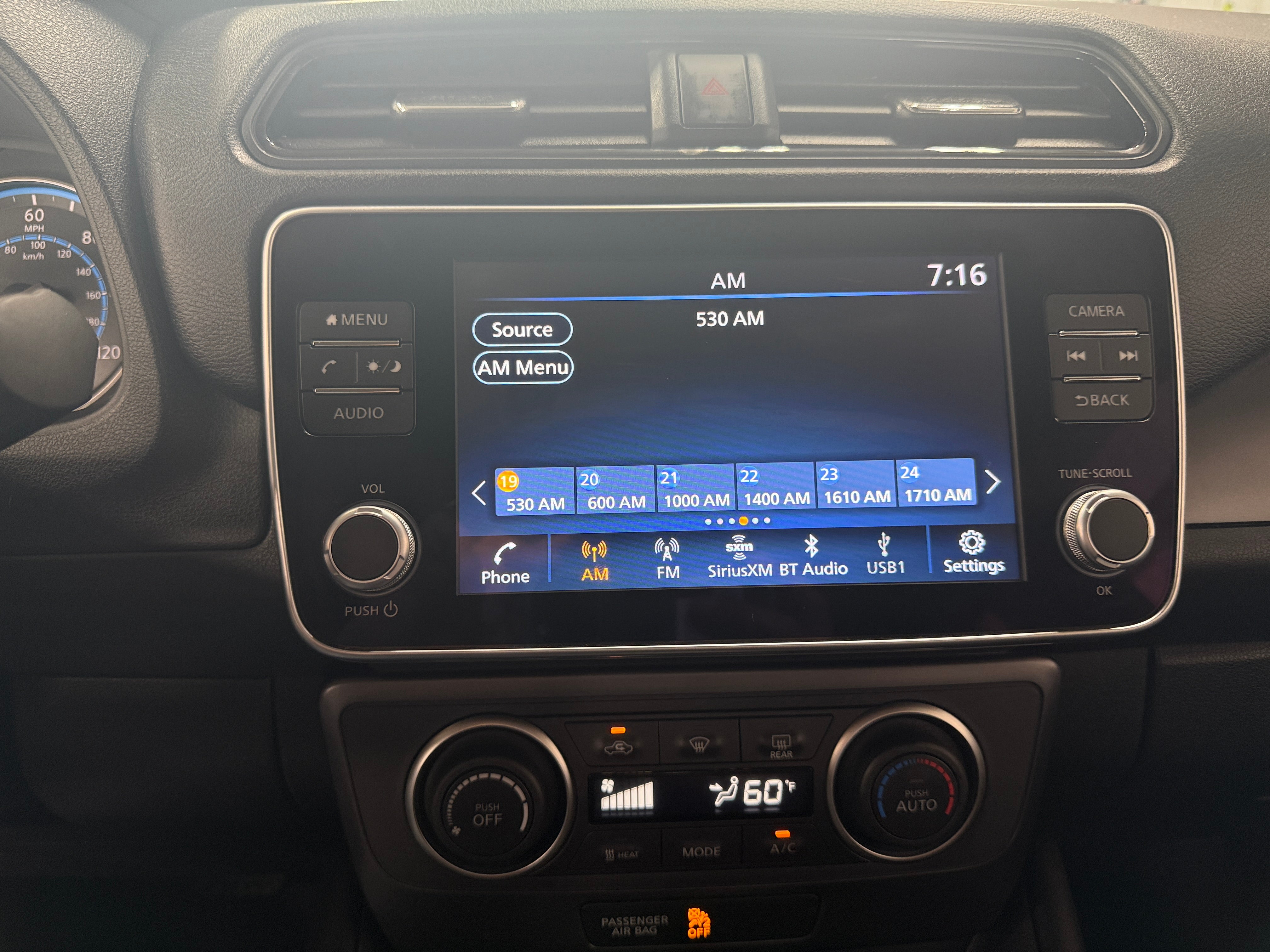 Thumbnail: 2023 Nissan Leaf - 4