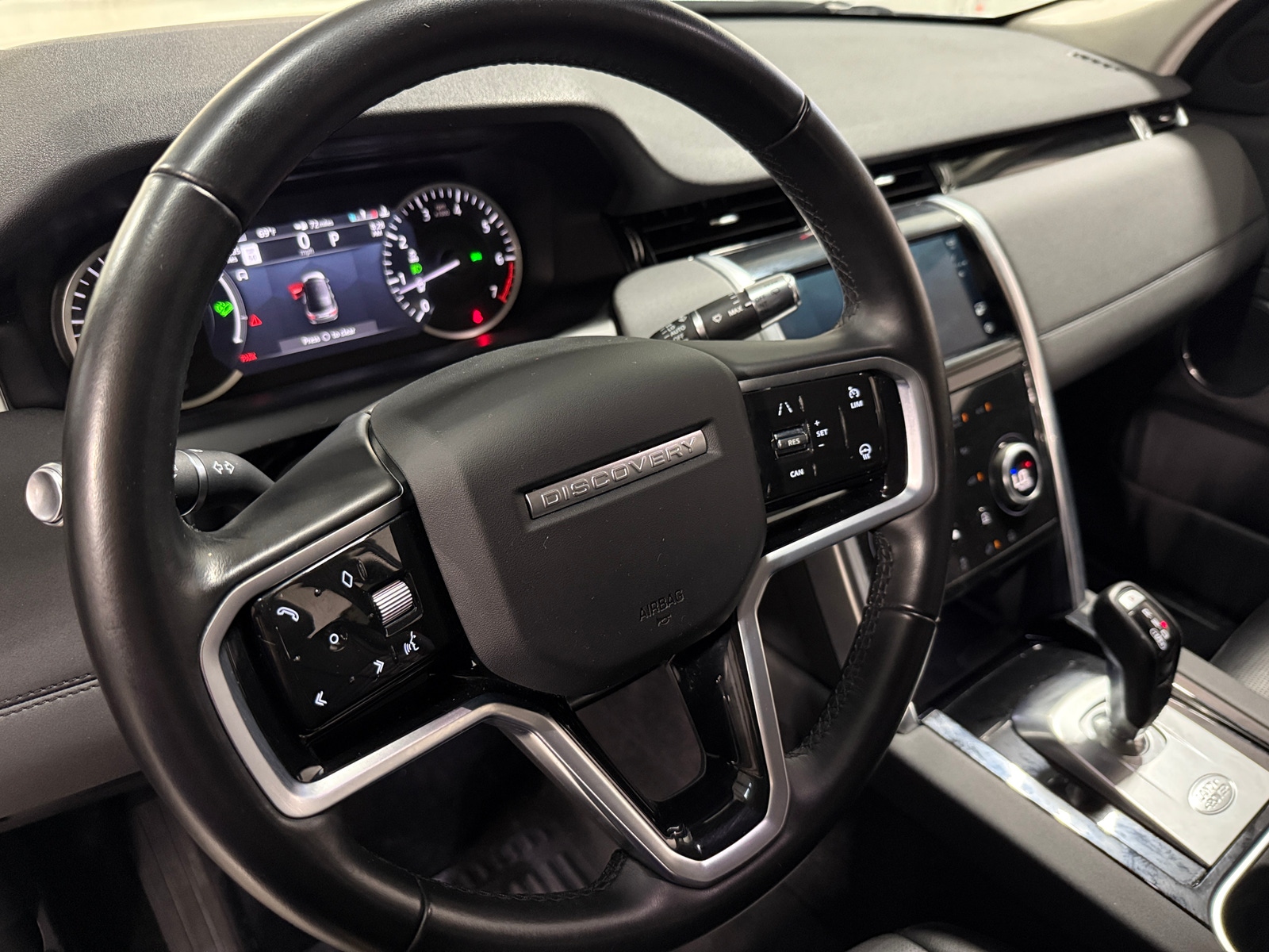 Thumbnail: 2022 Land Rover Discovery Sport - 4