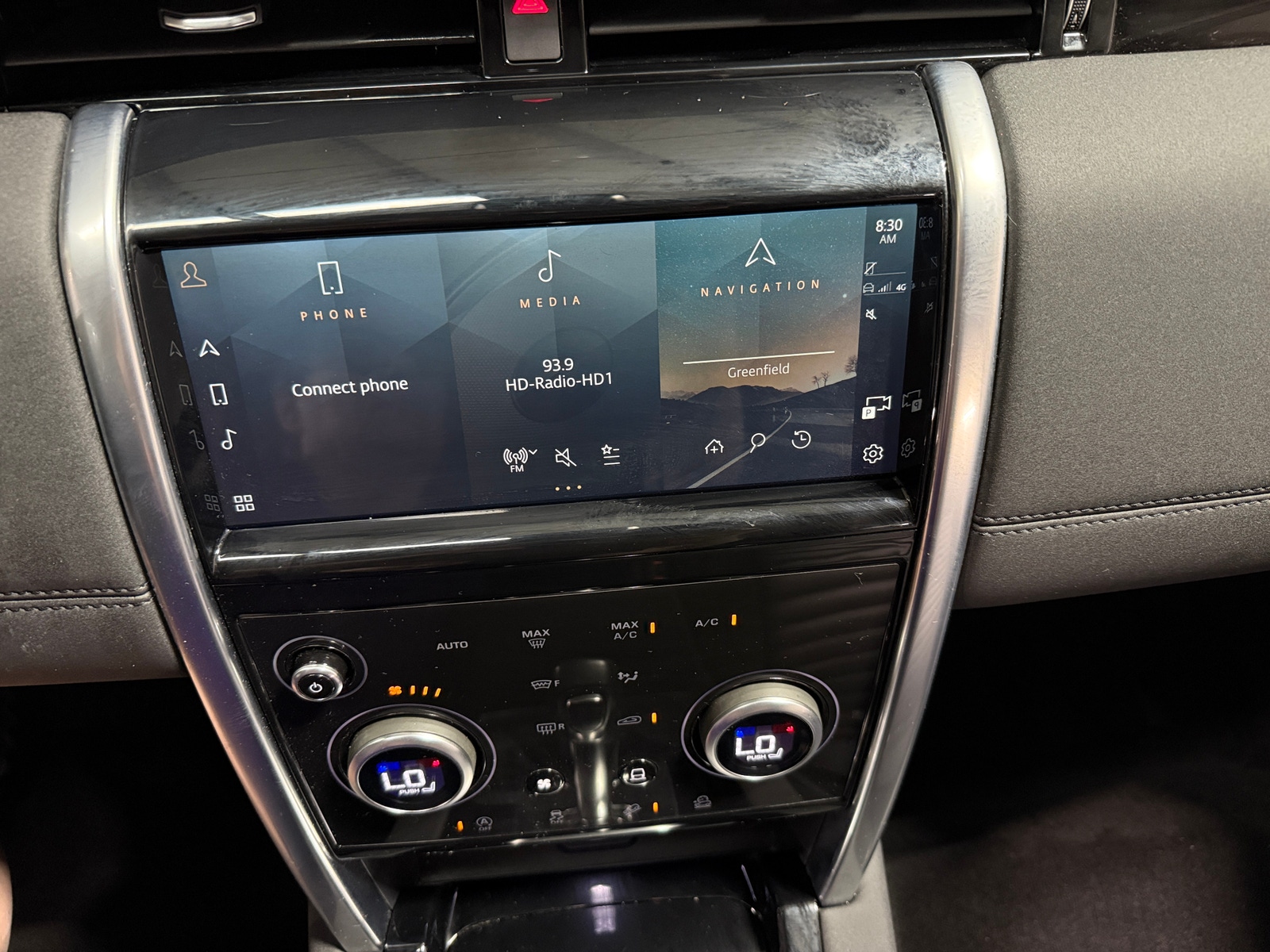 Thumbnail: 2022 Land Rover Discovery Sport - 3