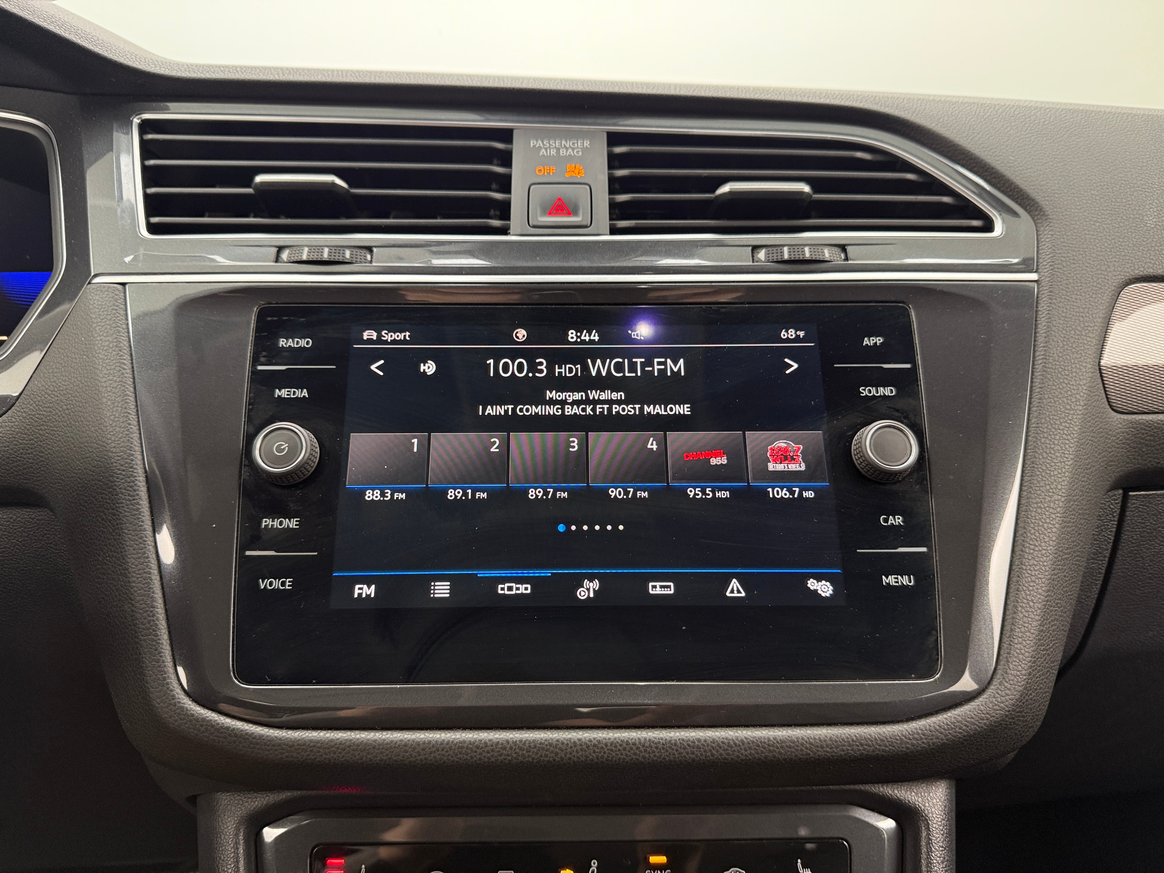 Thumbnail: 2022 Volkswagen Tiguan - 3