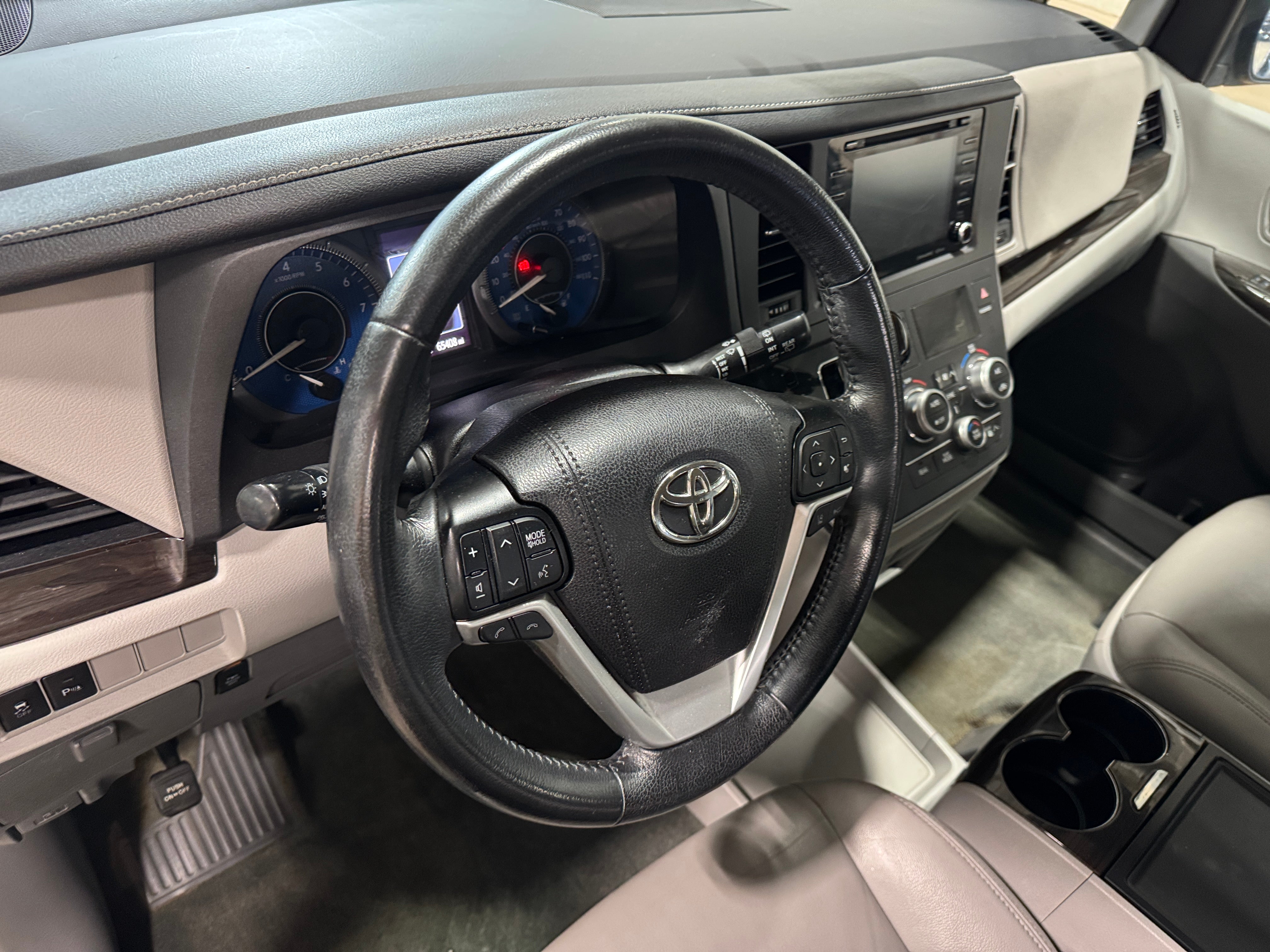 Thumbnail: 2019 Toyota Sienna - 2