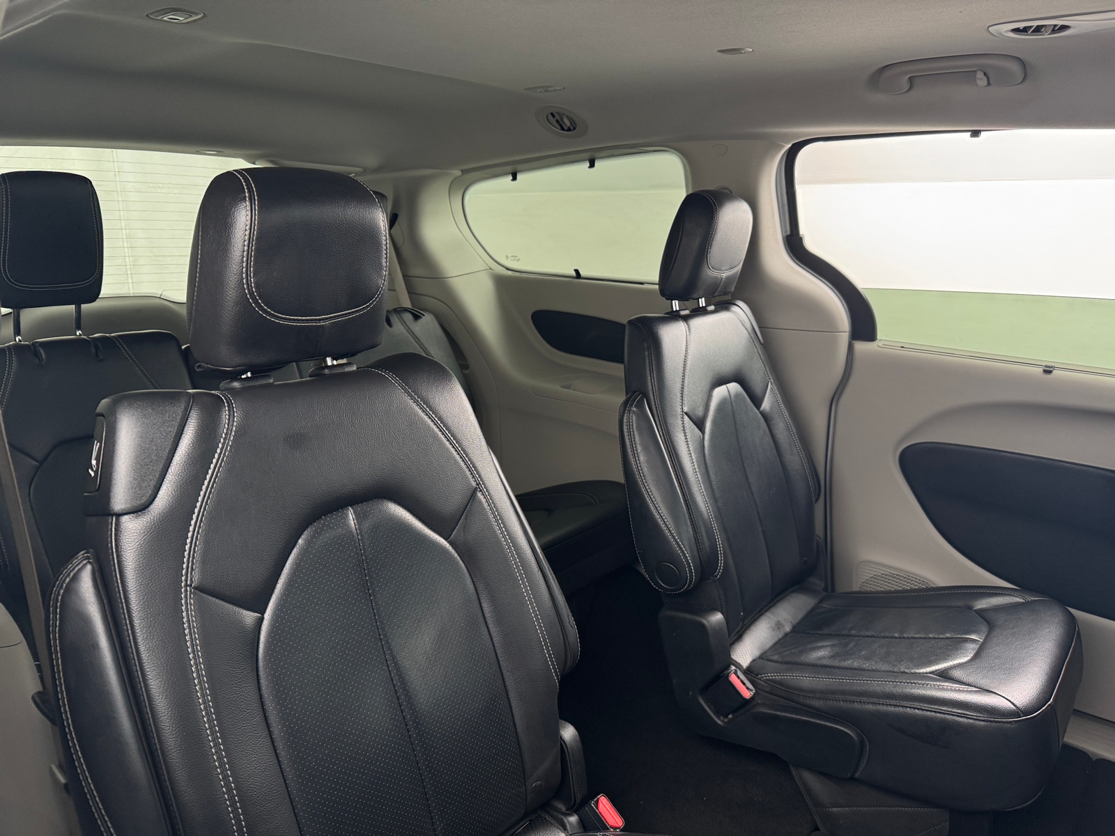 Thumbnail: 2022 Chrysler Pacifica - 5