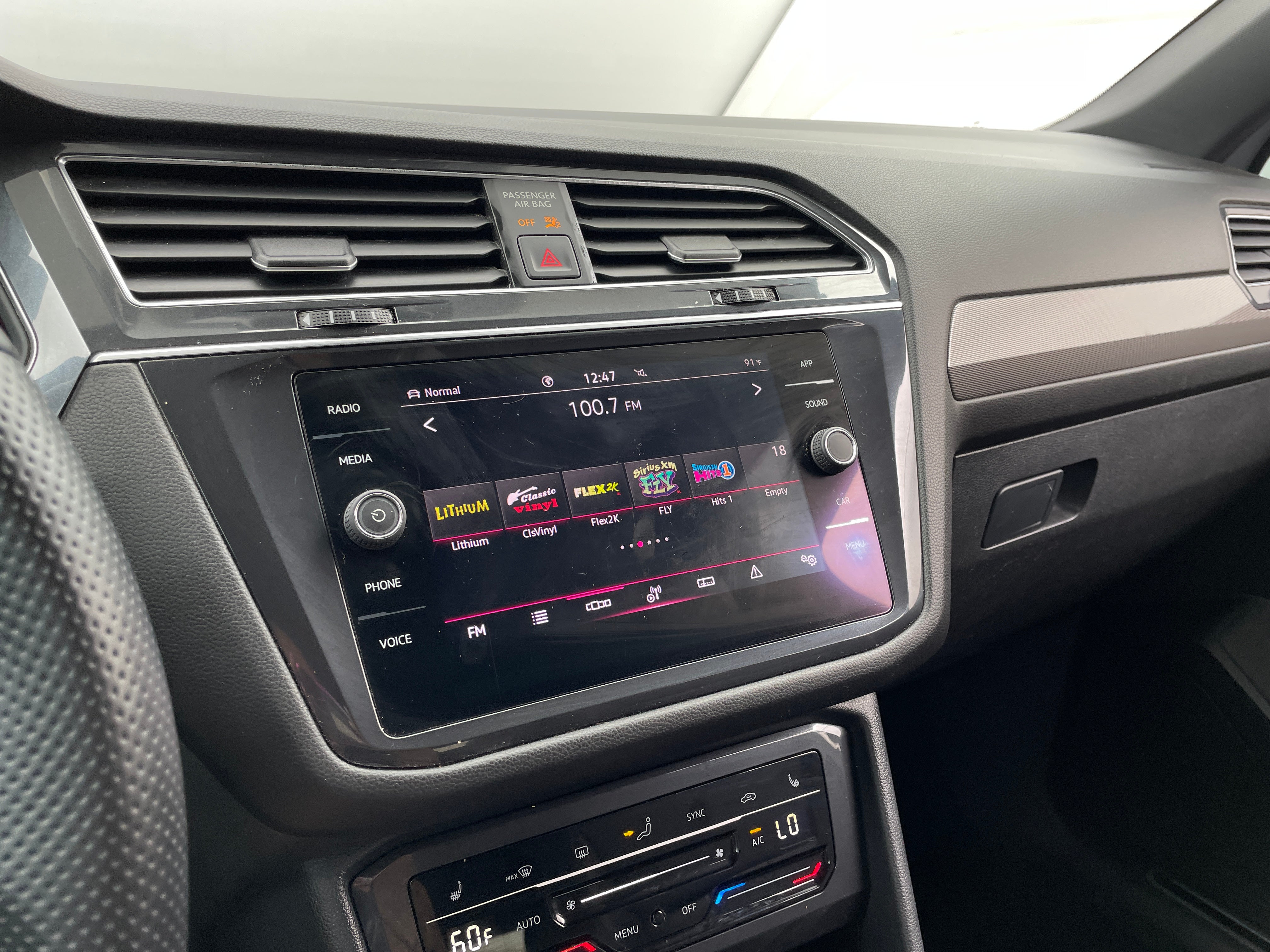 Thumbnail: 2022 Volkswagen Tiguan - 3