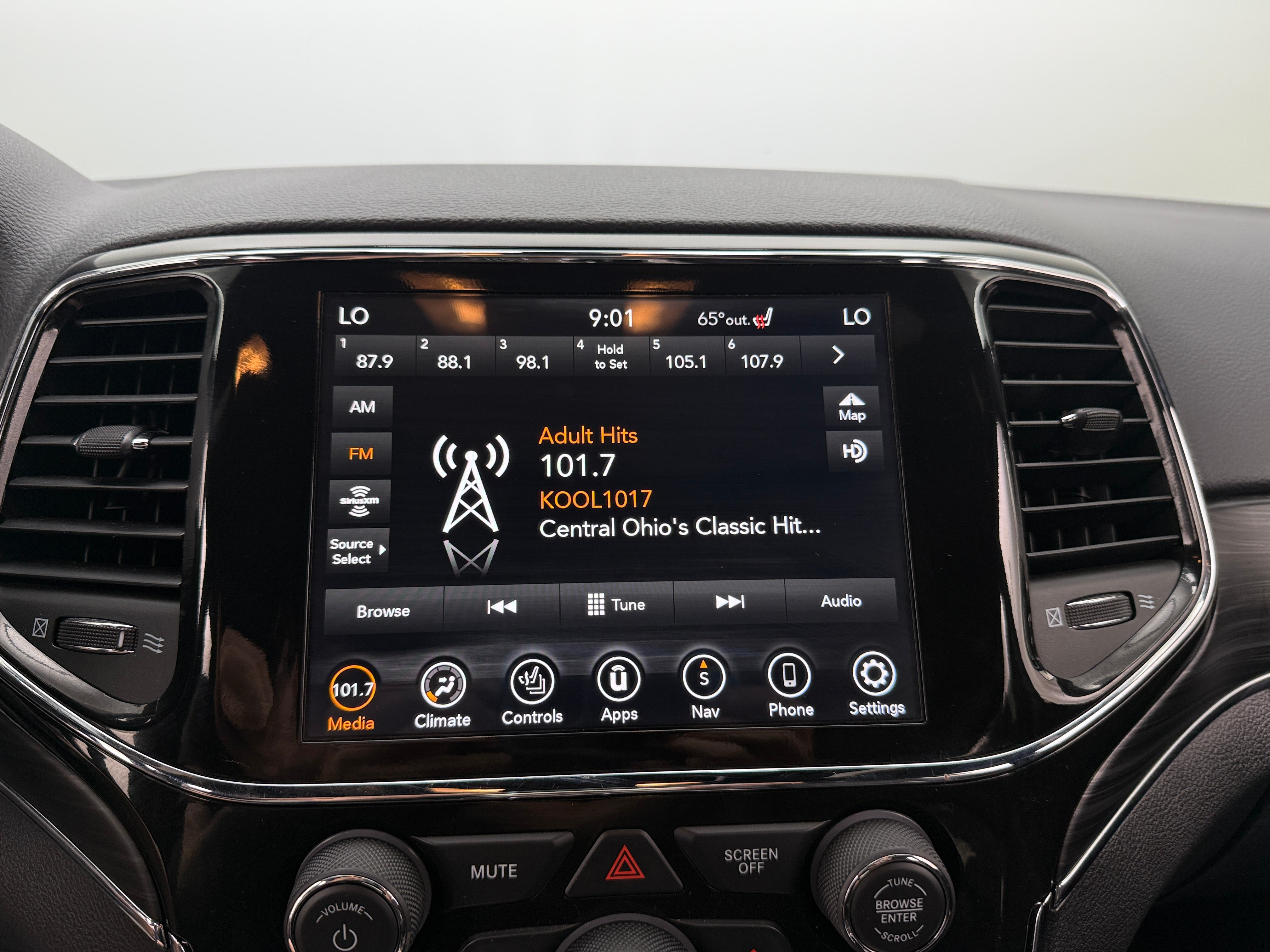 Thumbnail: 2021 Jeep Grand Cherokee - 3