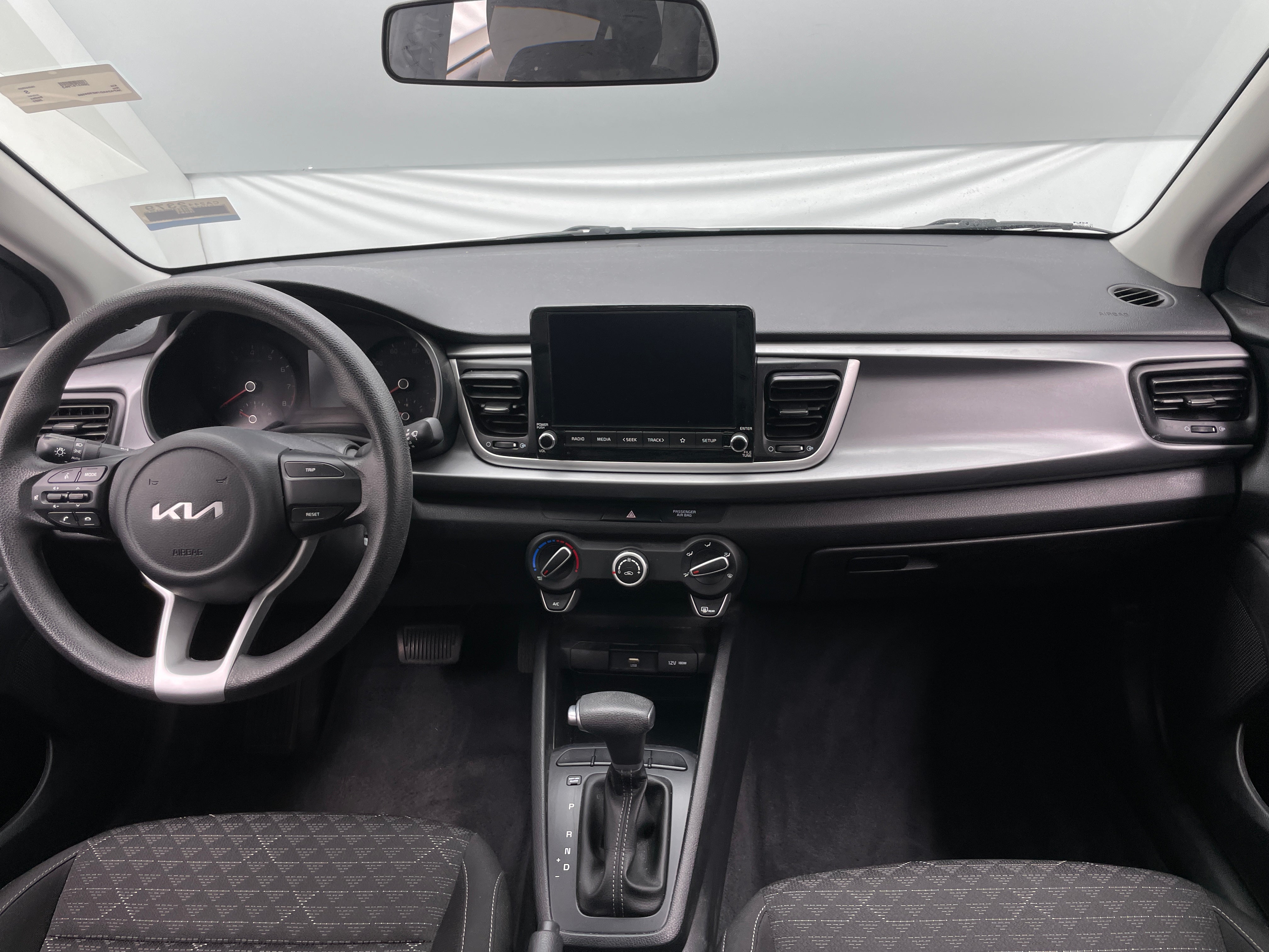 Thumbnail: 2022 Kia Rio - 3