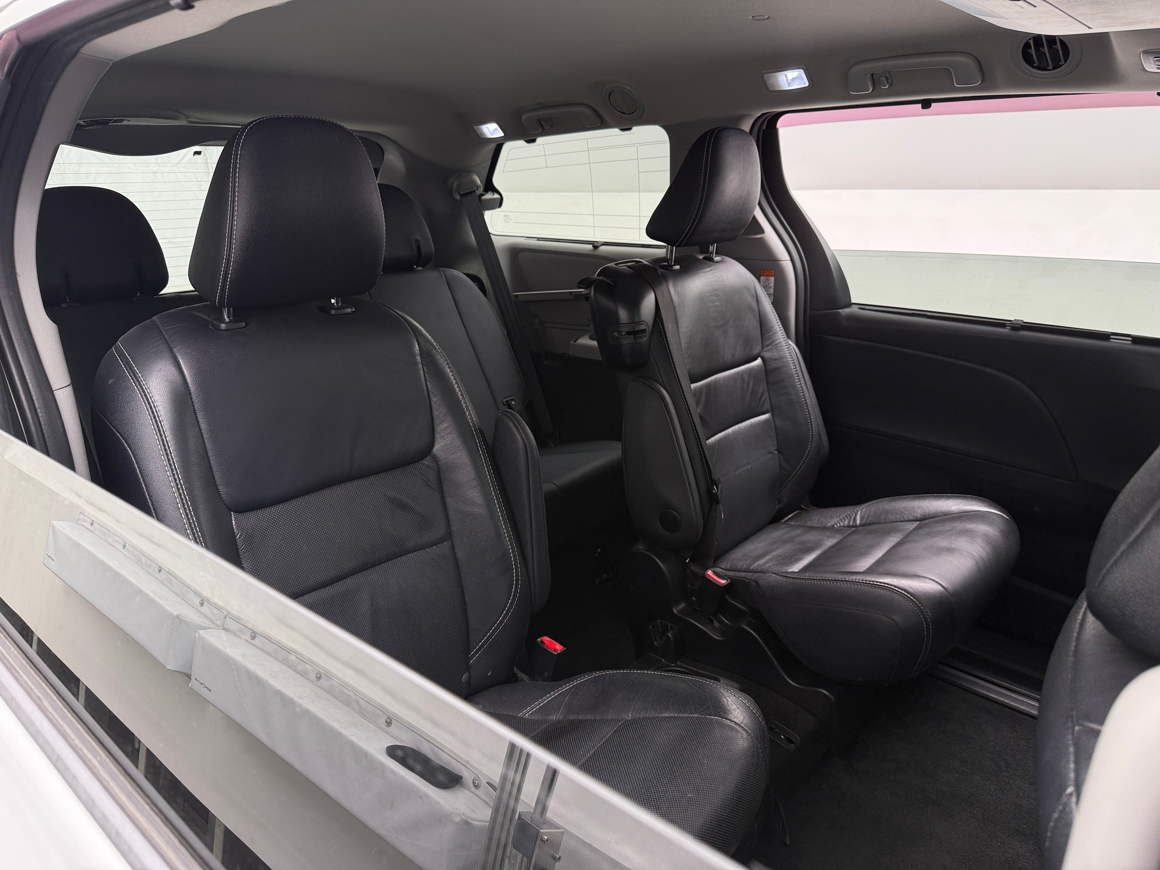 Thumbnail: 2017 Toyota Sienna - 5