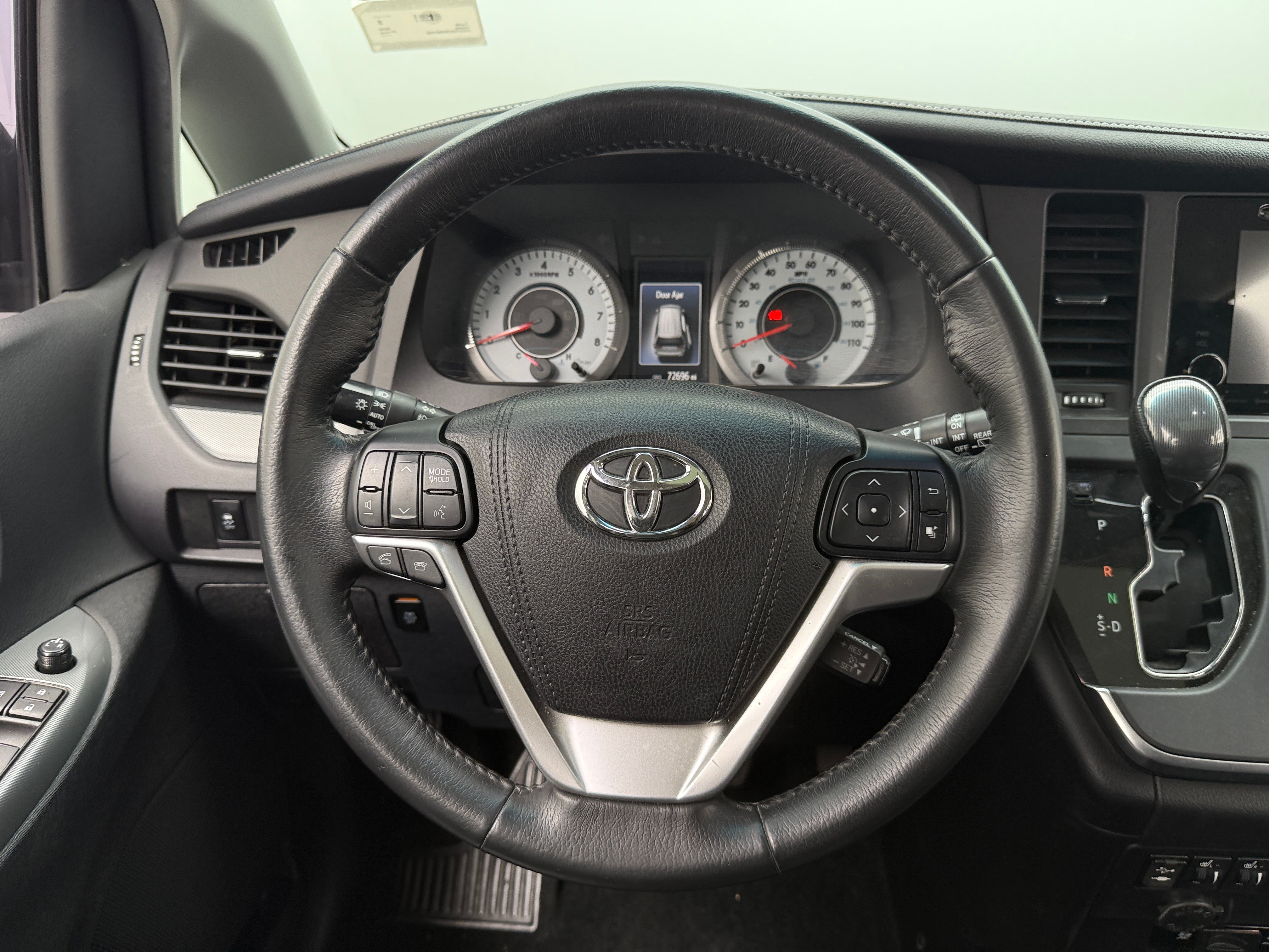 Thumbnail: 2017 Toyota Sienna - 4