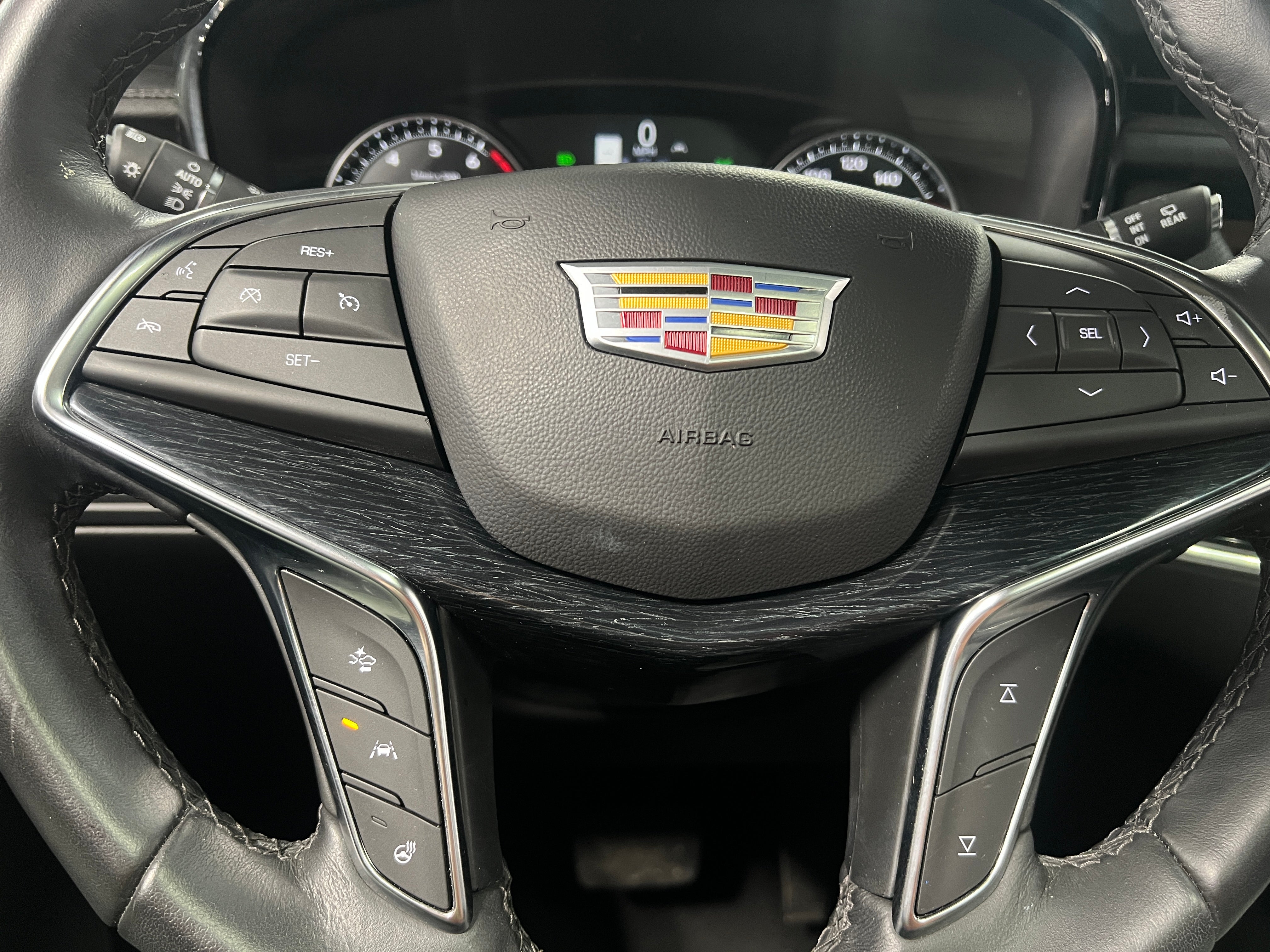 Thumbnail: 2024 Cadillac XT5 - 4
