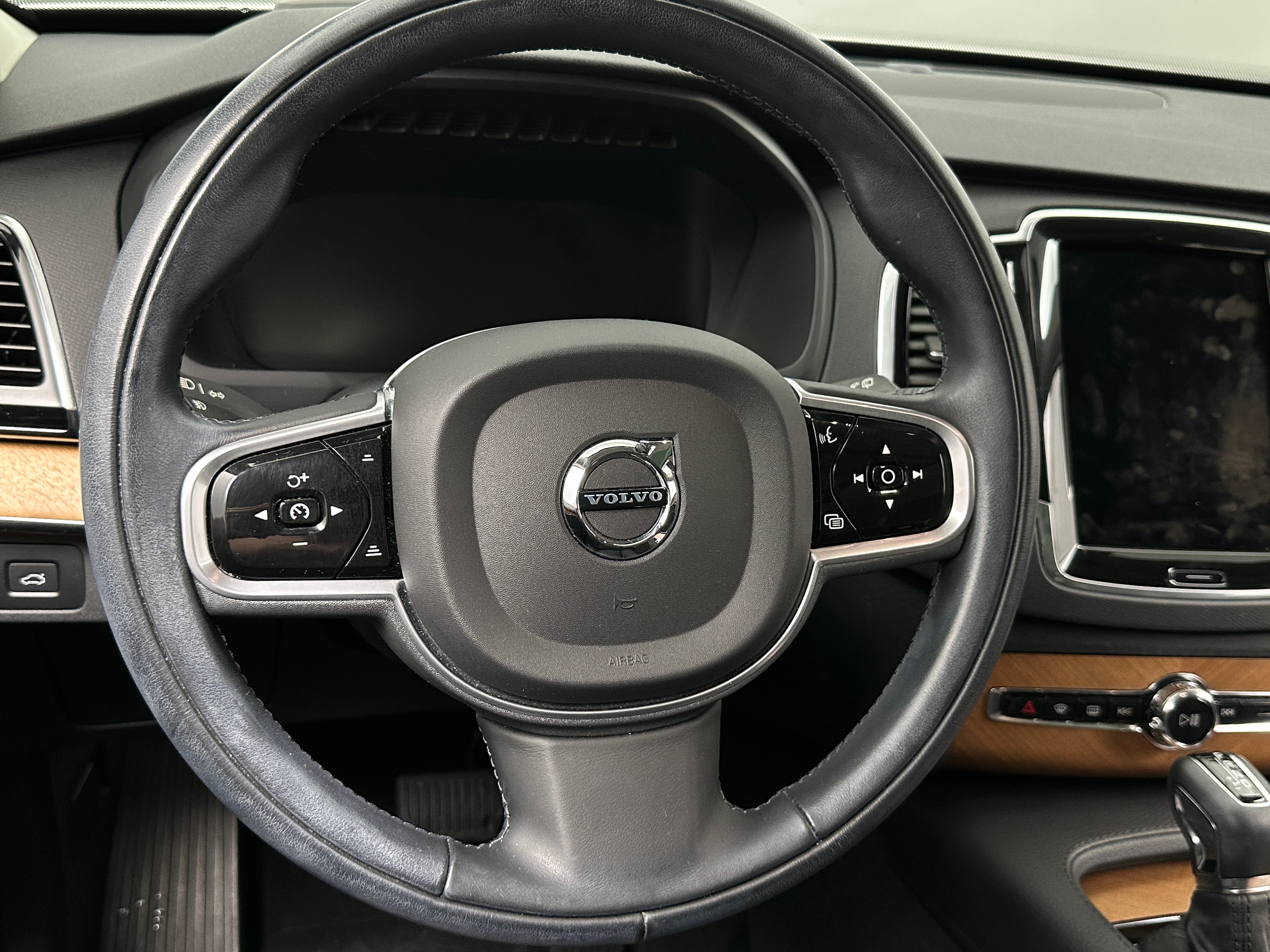 Thumbnail: 2022 Volvo XC90 - 4