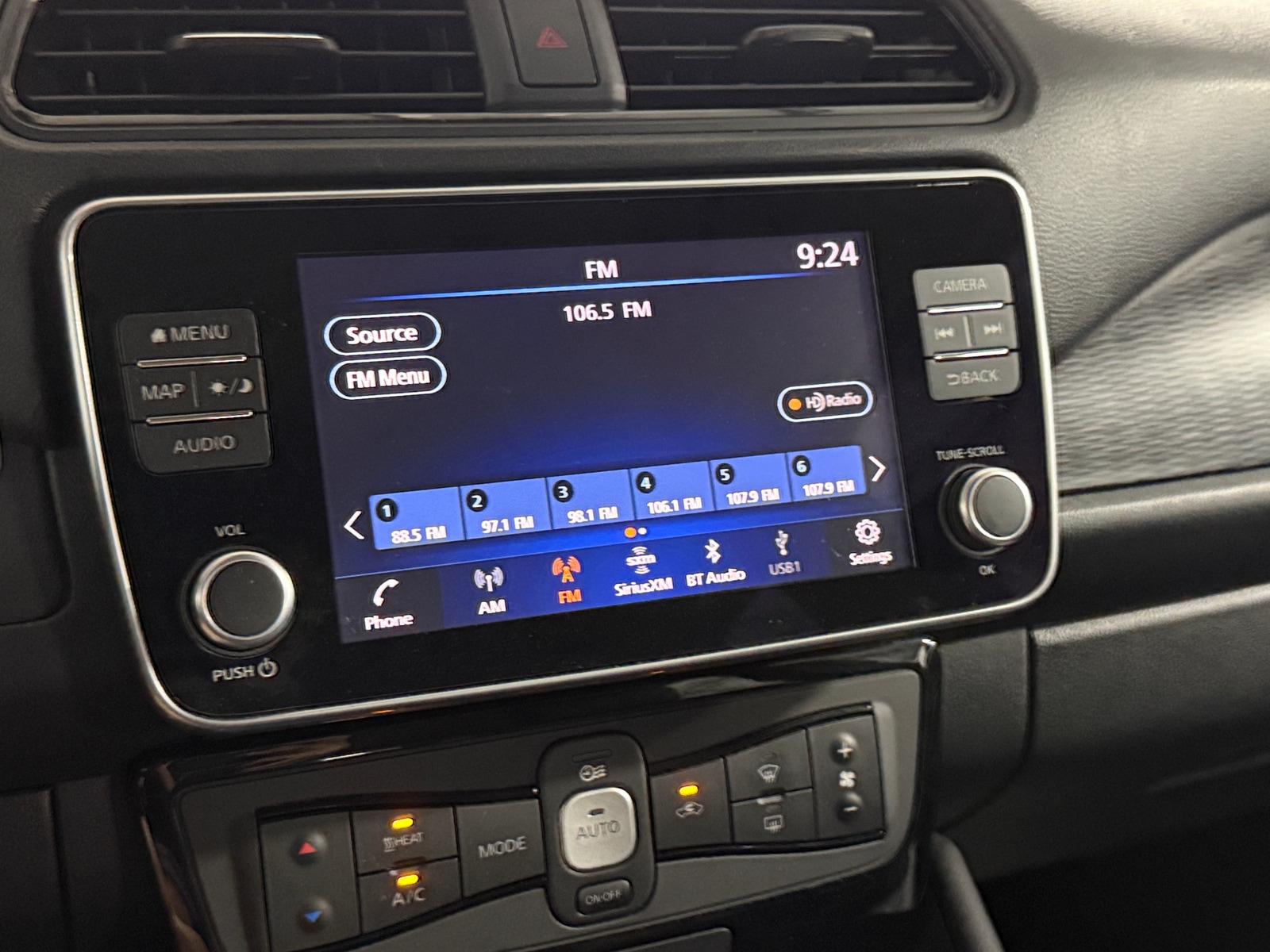 Thumbnail: 2020 Nissan Leaf - 3
