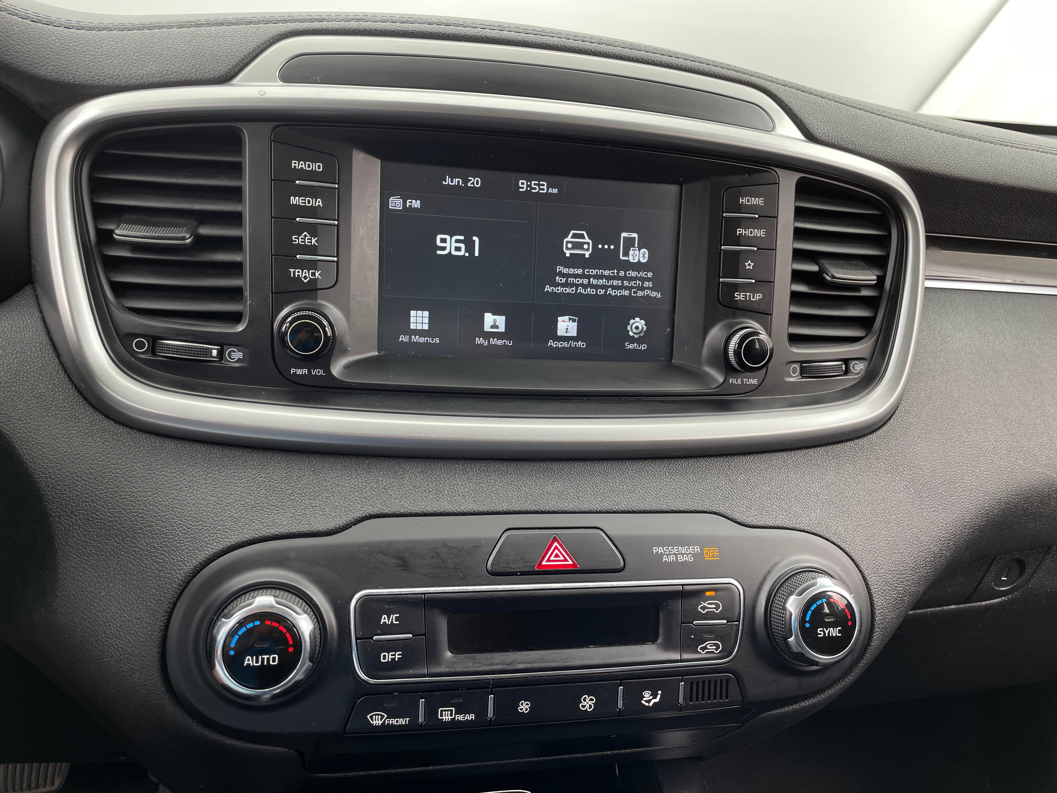 Thumbnail: 2019 Kia Sorento - 4