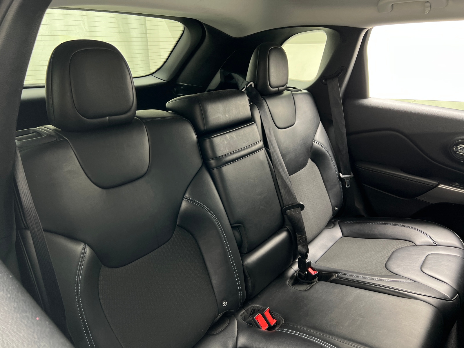 Thumbnail: 2019 Jeep Cherokee - 6
