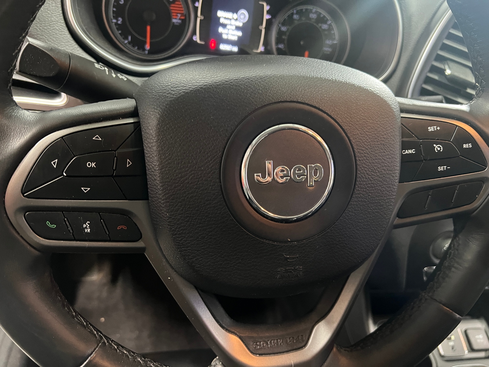 Thumbnail: 2019 Jeep Cherokee - 5