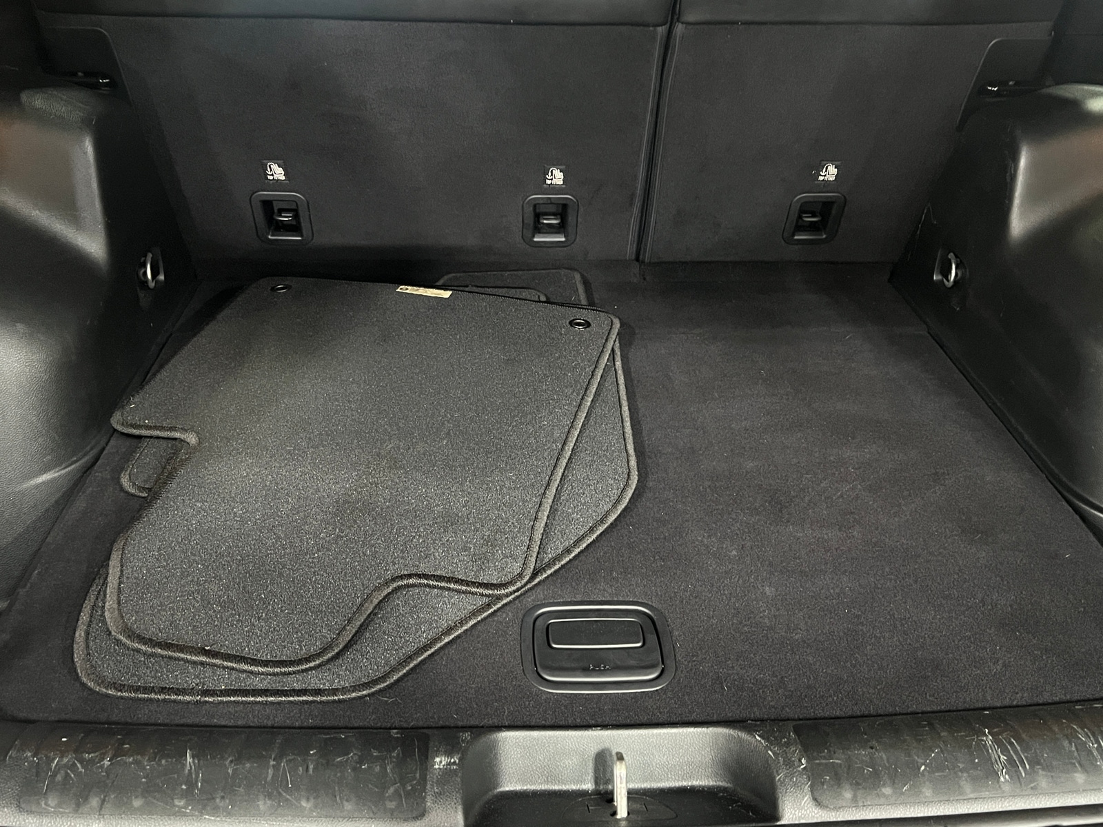 Thumbnail: 2019 Jeep Cherokee - 7