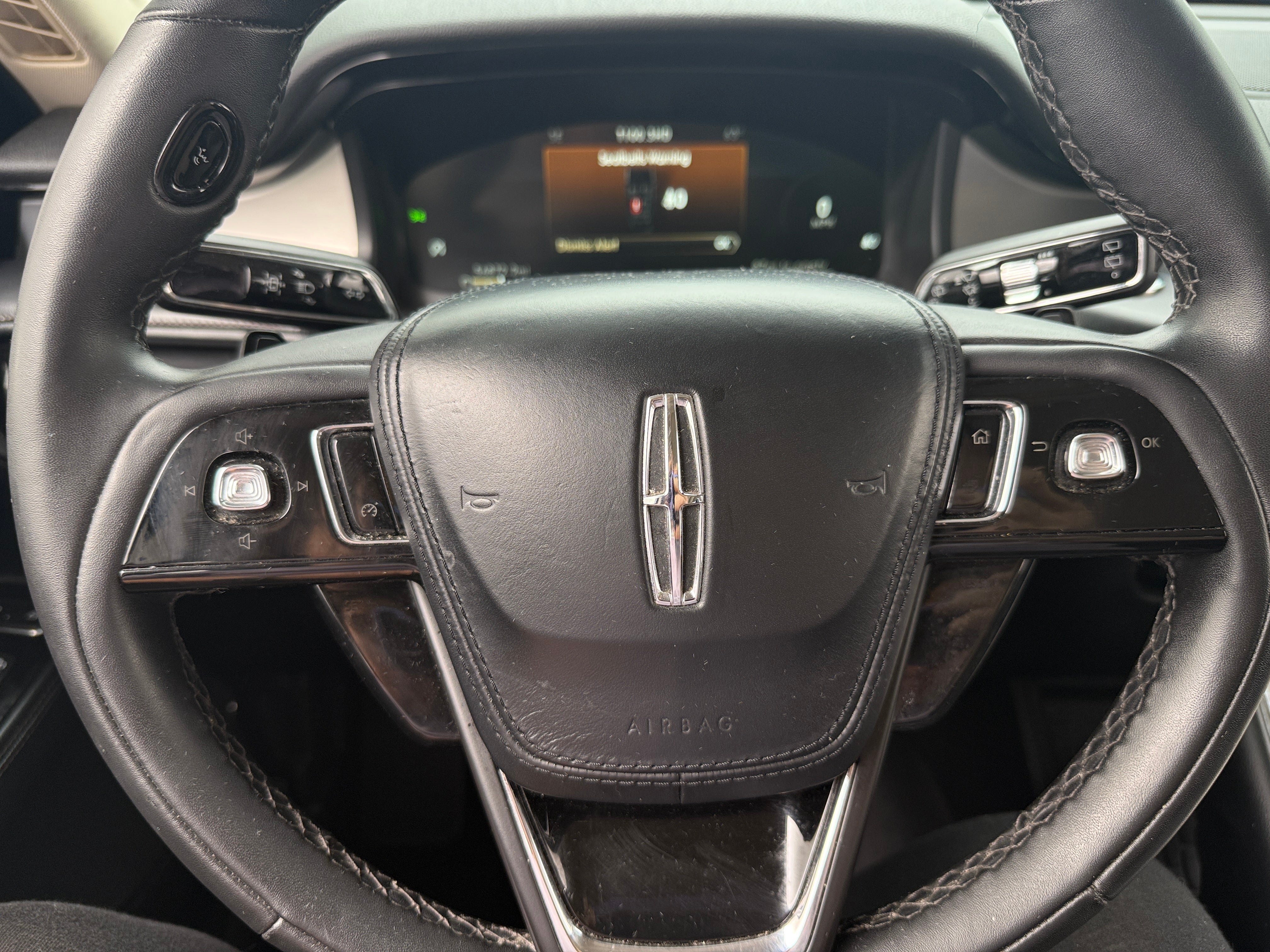 Thumbnail: 2022 Lincoln Aviator - 4