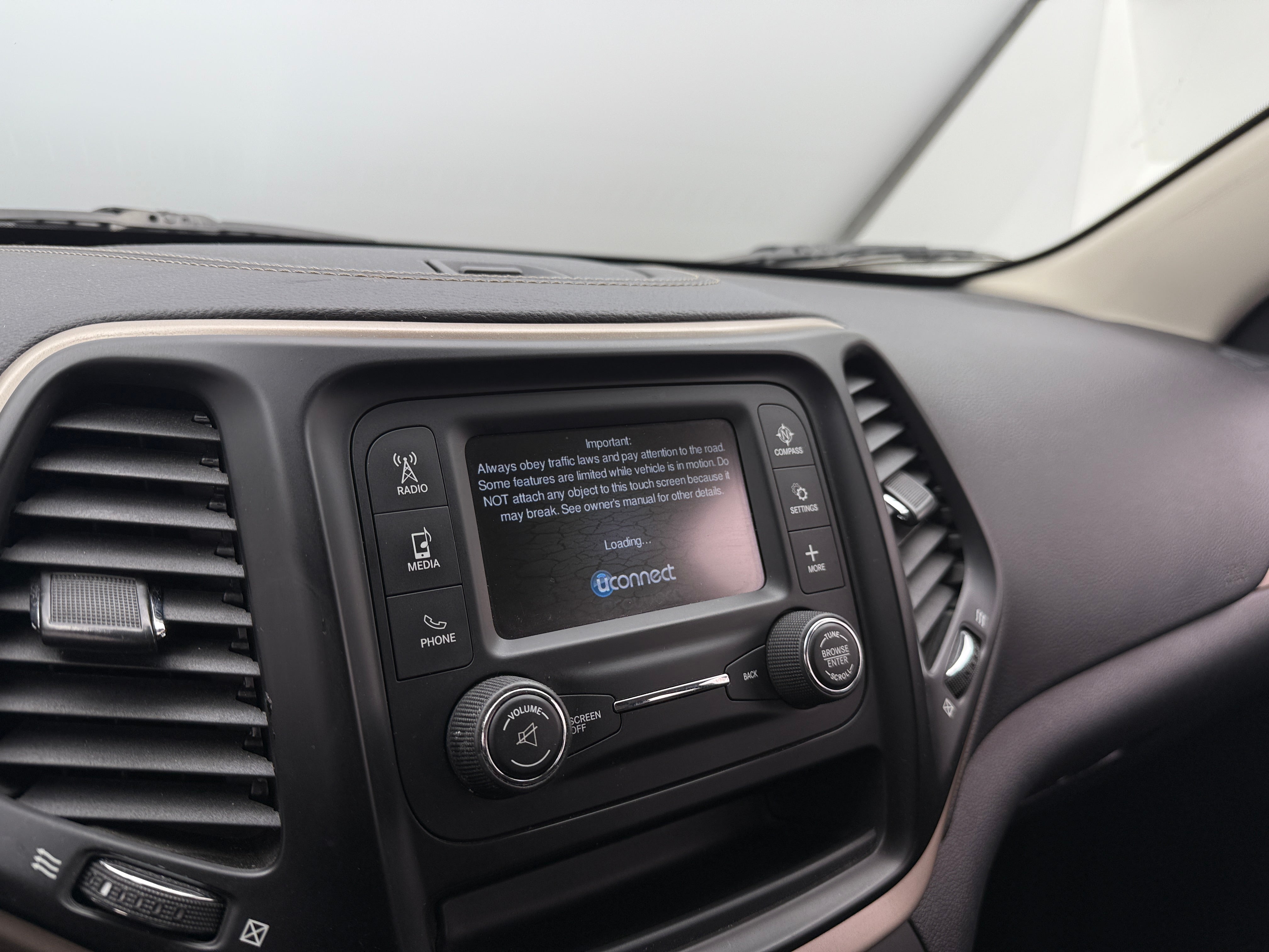 Thumbnail: 2017 Jeep Cherokee - 4