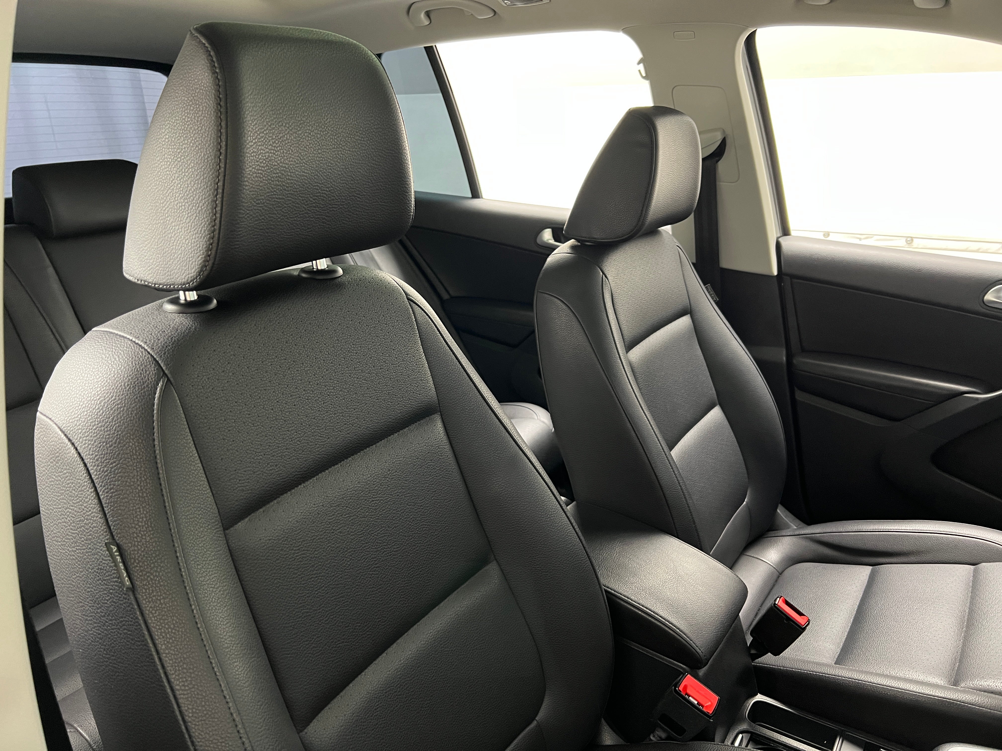 Thumbnail: 2016 Volkswagen Tiguan - 2