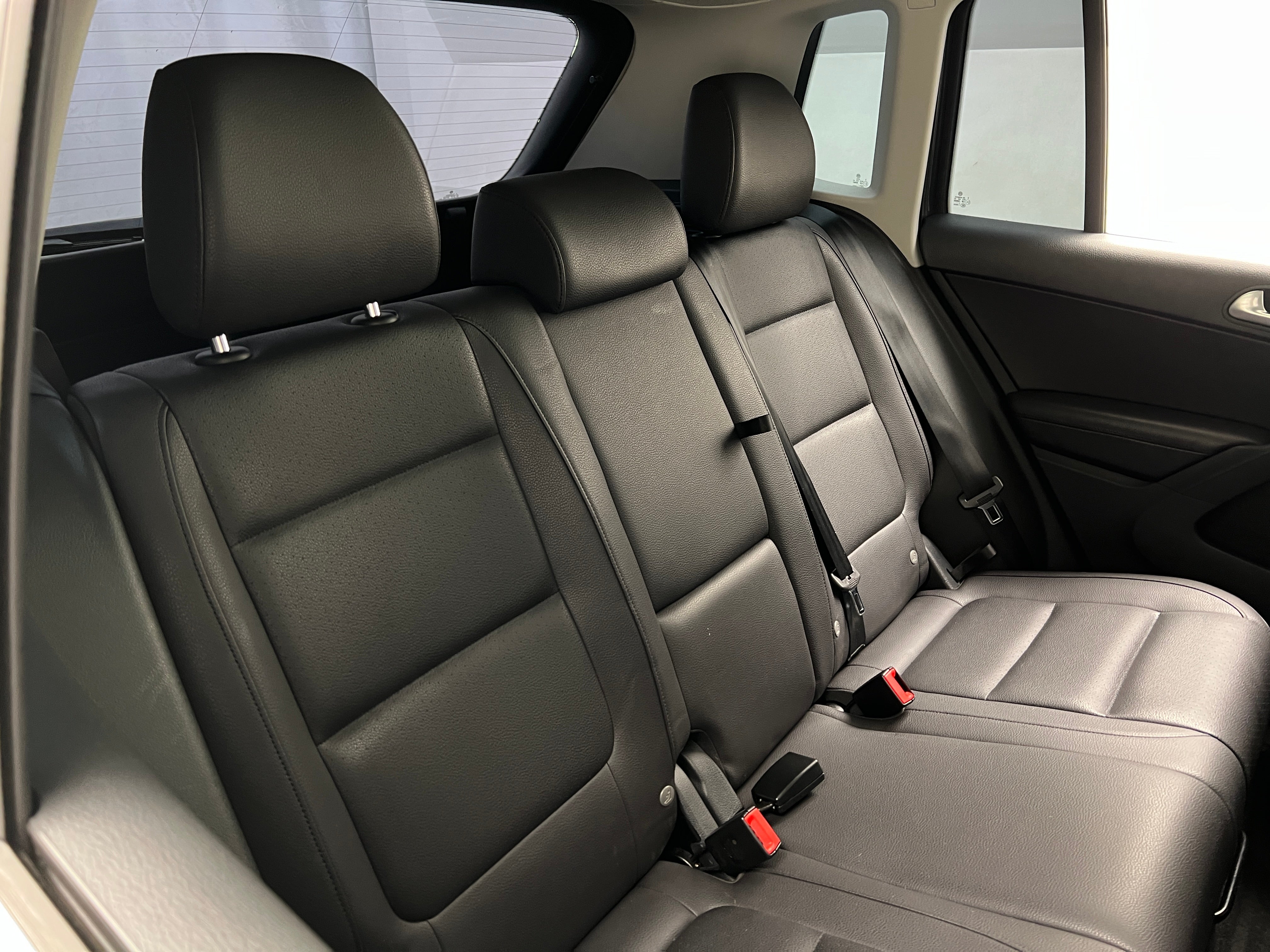 Thumbnail: 2016 Volkswagen Tiguan - 6