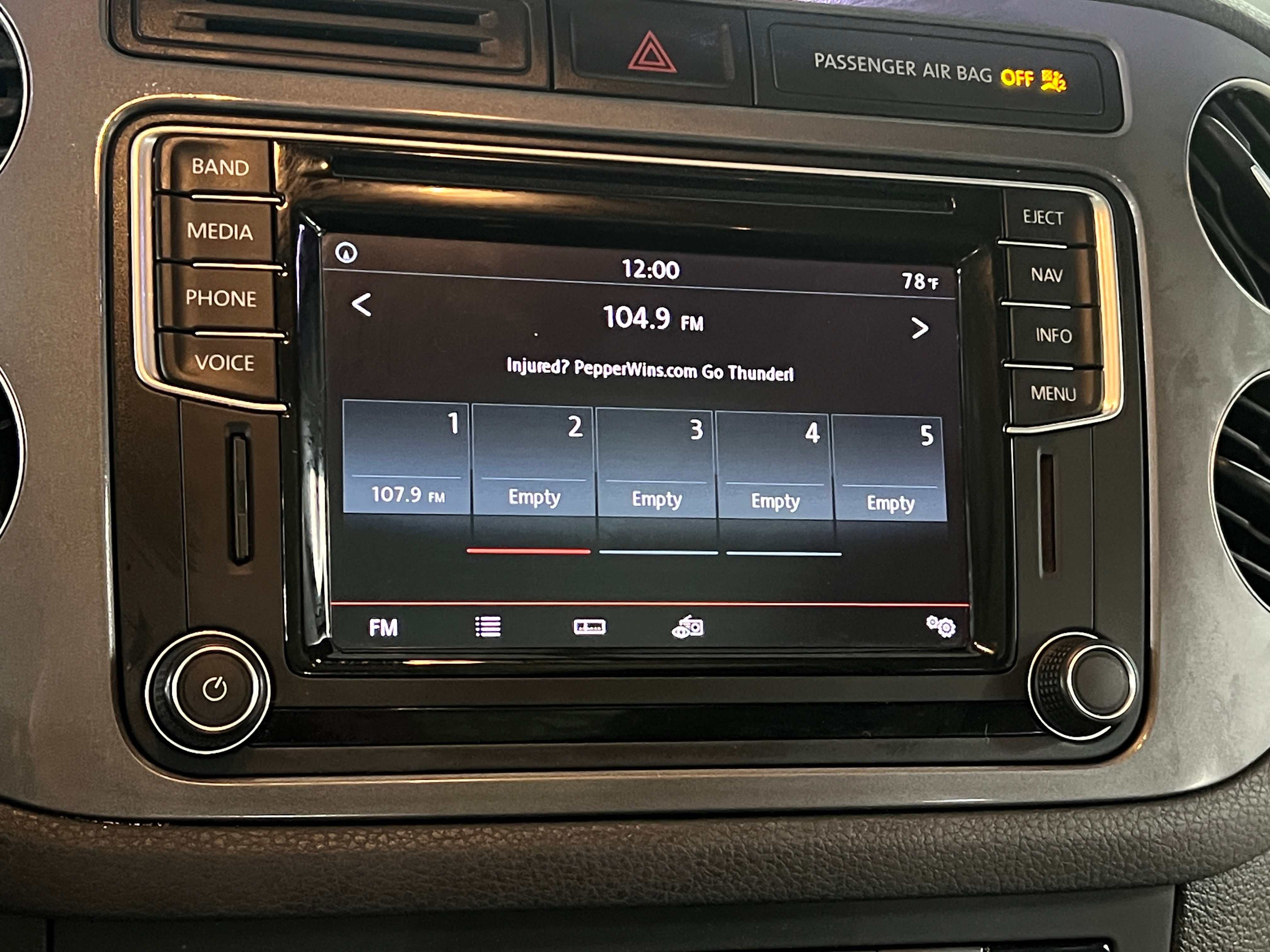 Thumbnail: 2016 Volkswagen Tiguan - 4