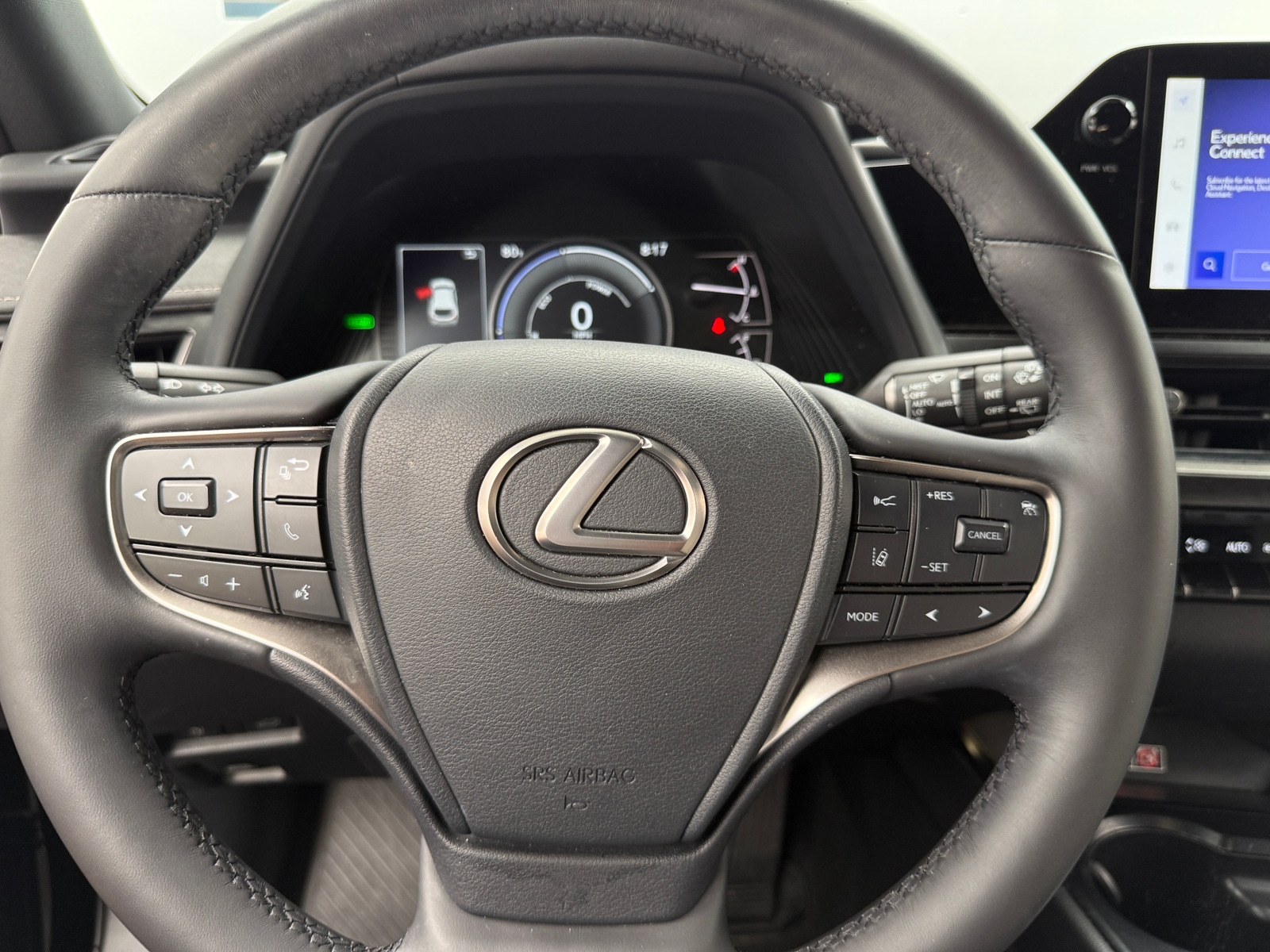 Thumbnail: 2023 Lexus UX - 4