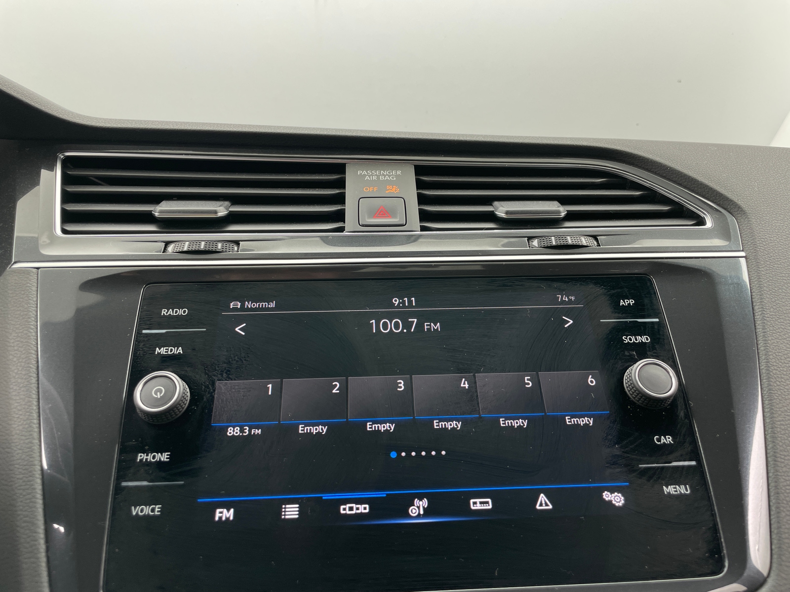 Thumbnail: 2023 Volkswagen Tiguan - 3