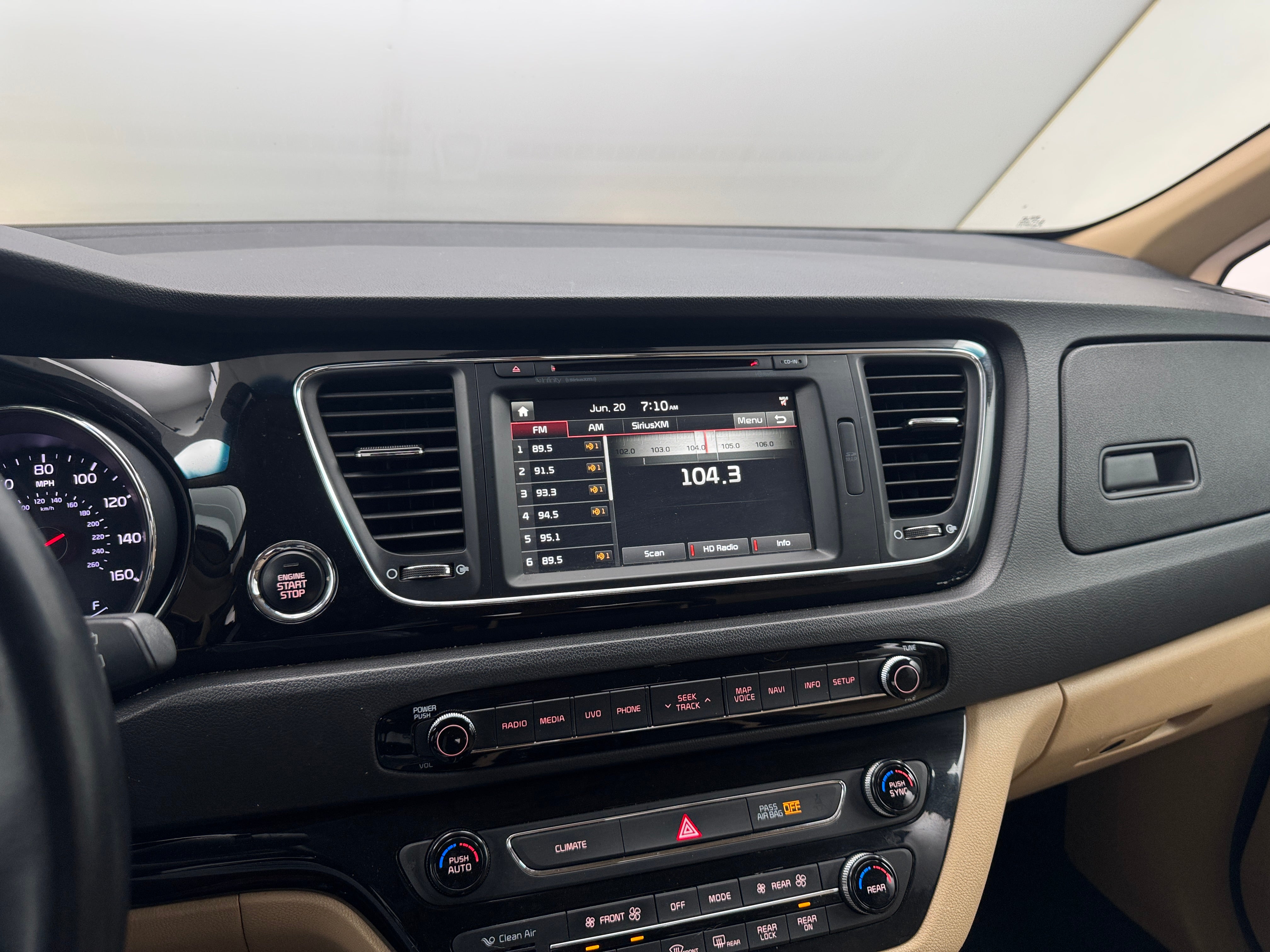Thumbnail: 2018 Kia Sedona - 3