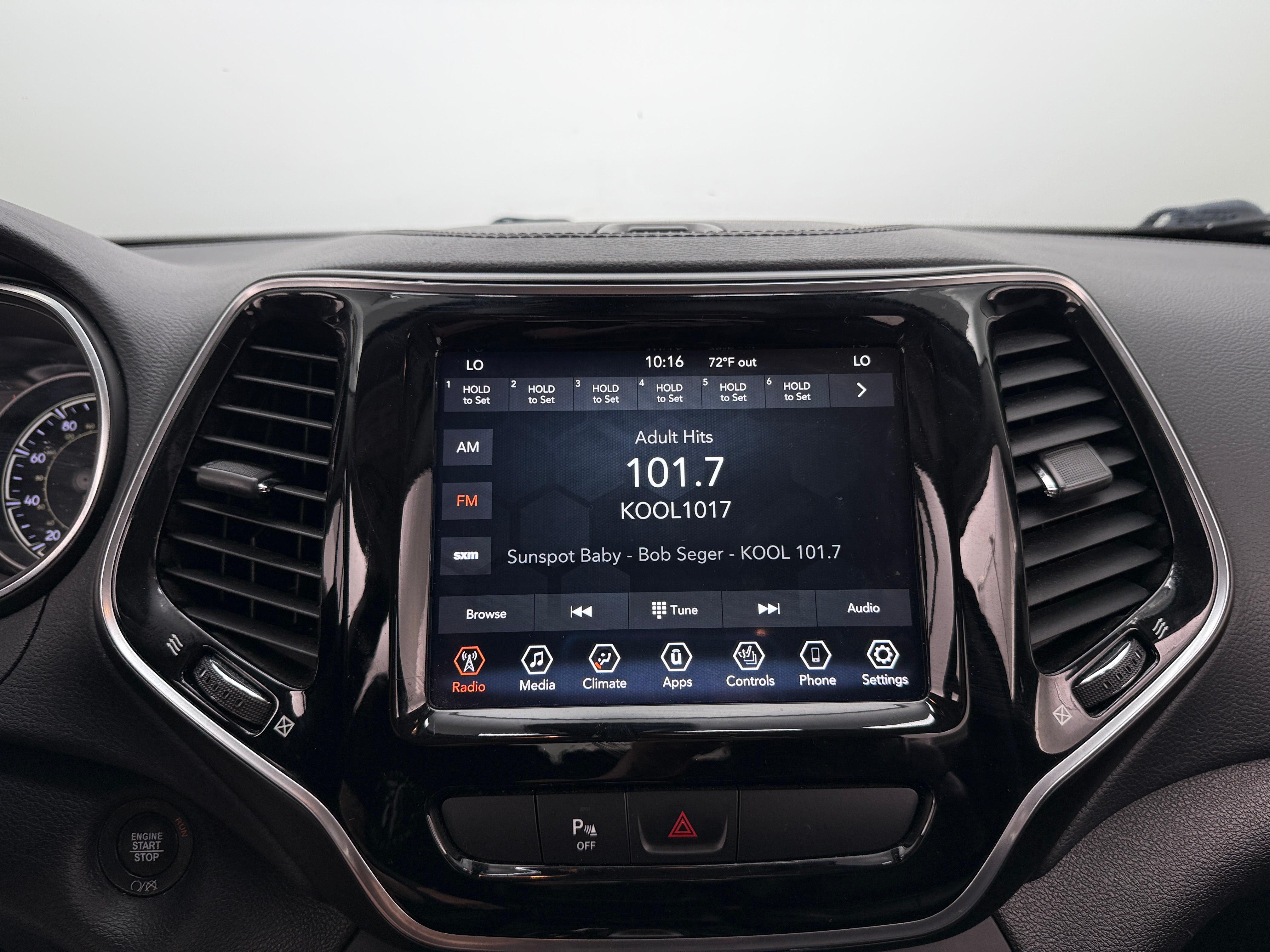 Thumbnail: 2020 Jeep Cherokee - 3