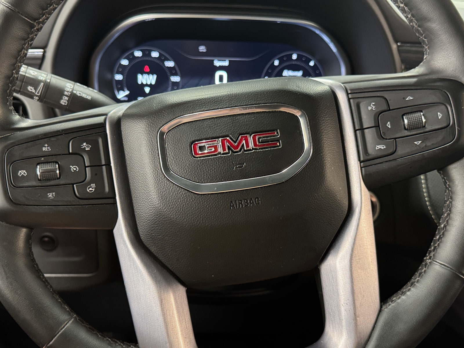 Thumbnail: 2023 GMC Yukon XL - 4
