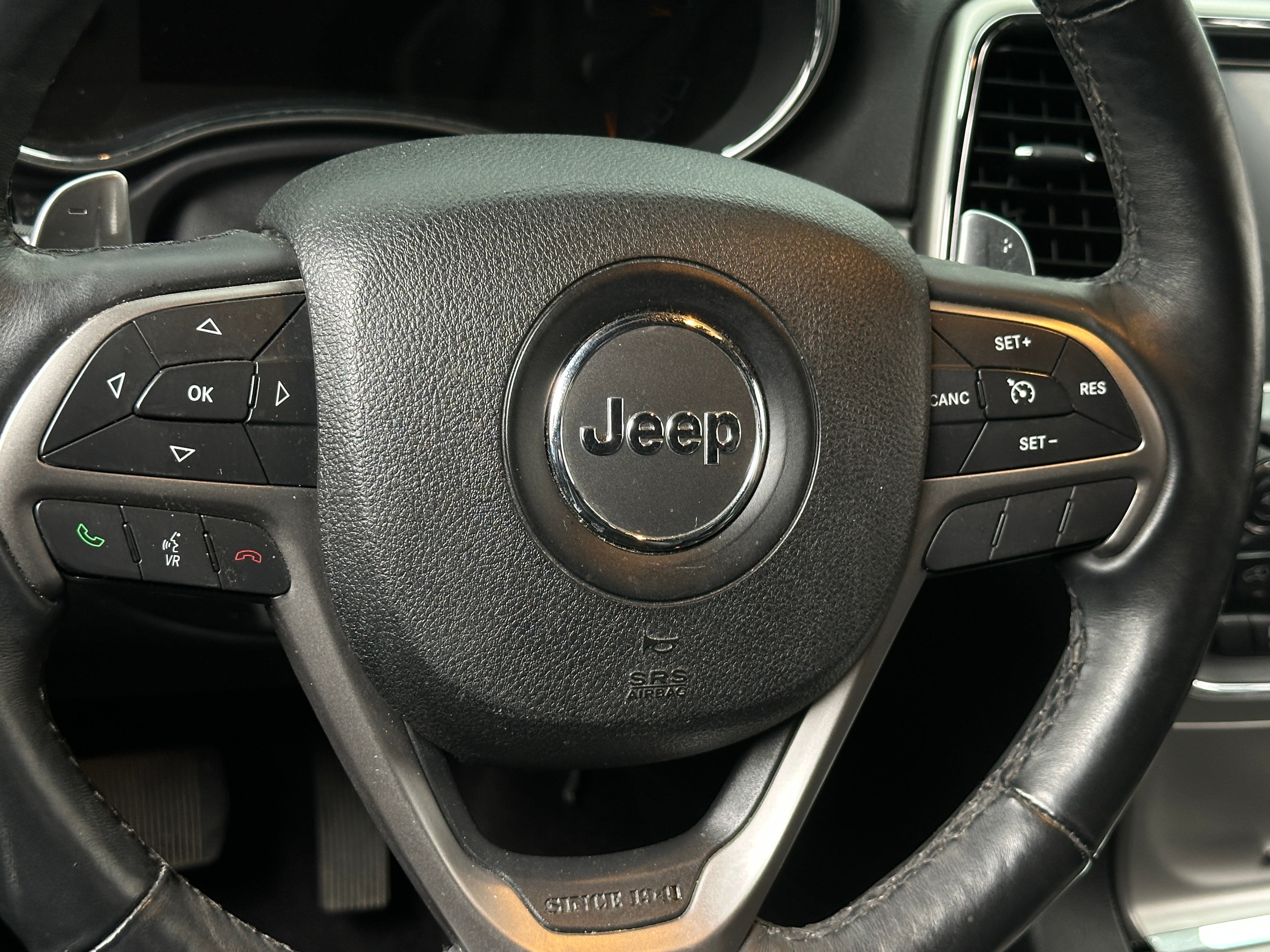 Thumbnail: 2017 Jeep Grand Cherokee - 5