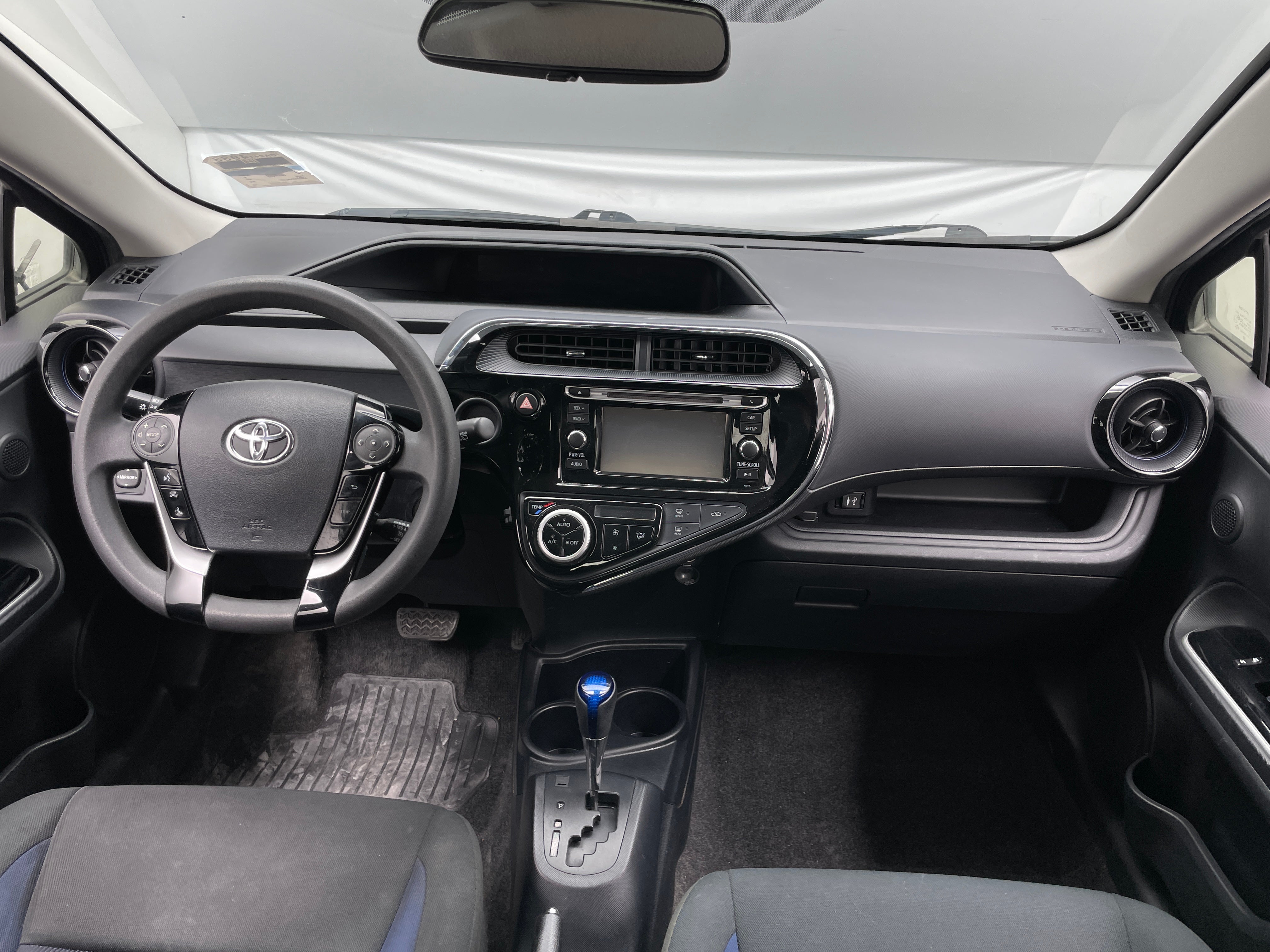 Thumbnail: 2018 Toyota Prius c - 3