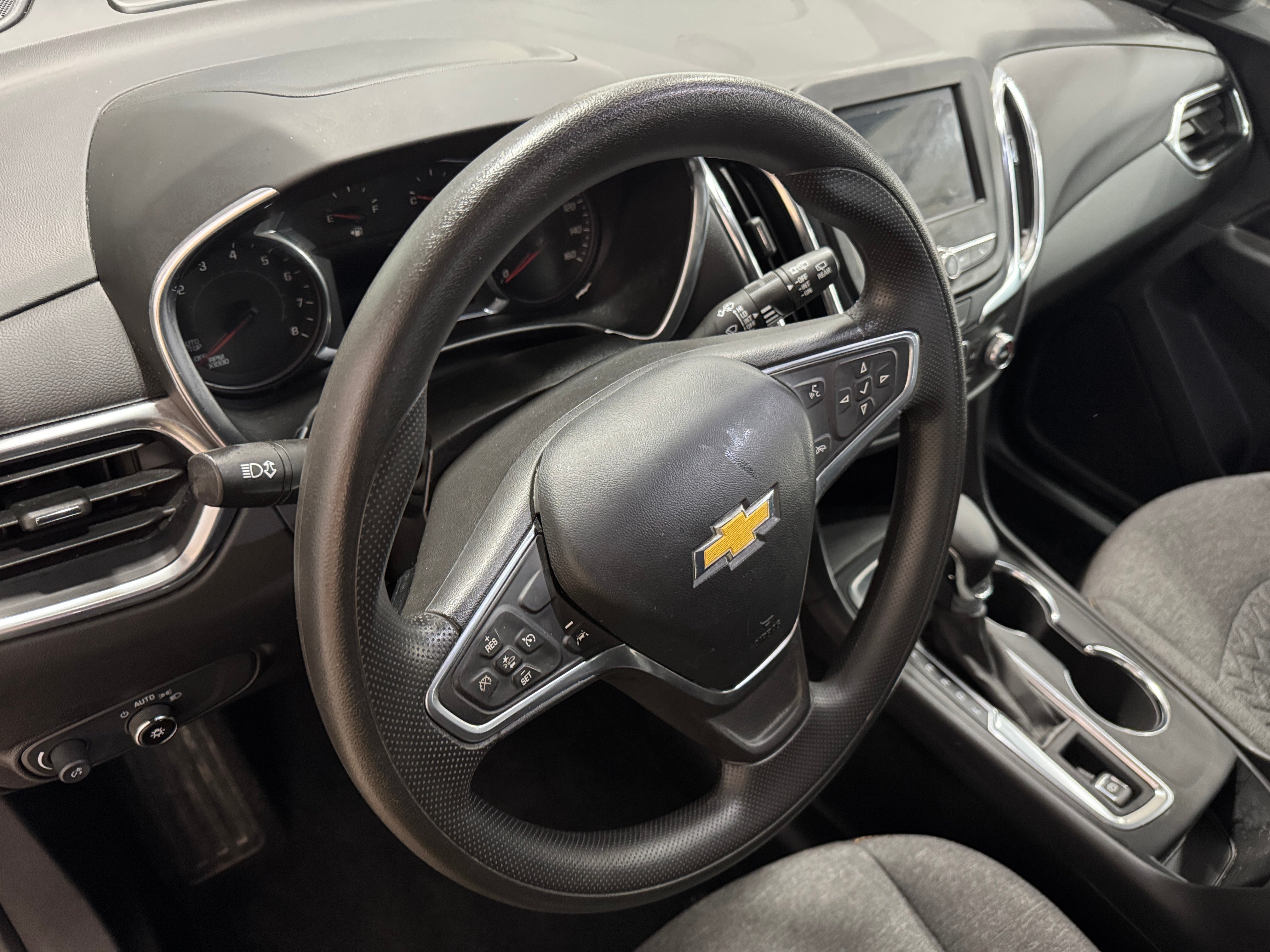 Thumbnail: 2022 Chevrolet Equinox - 3