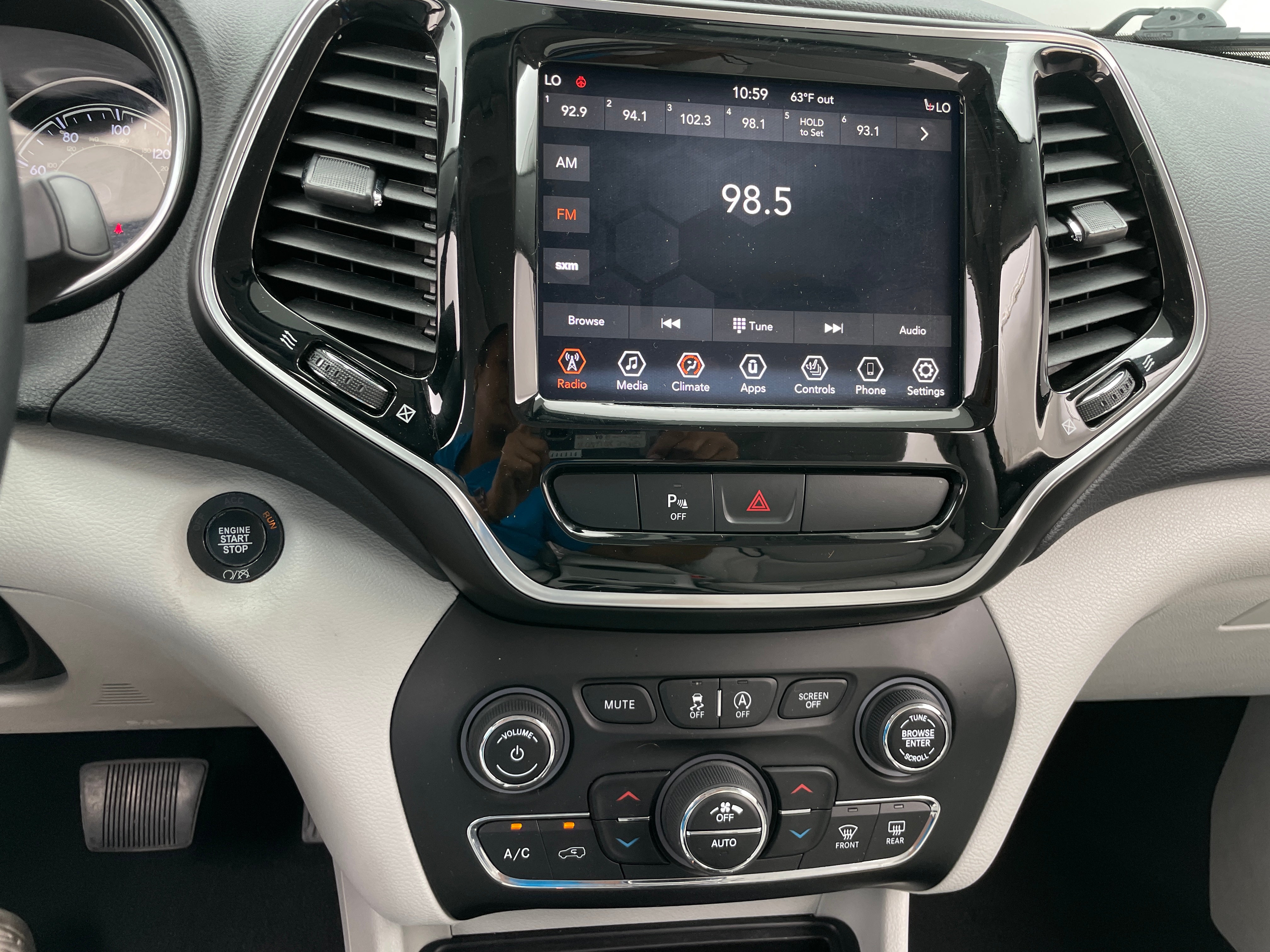 Thumbnail: 2019 Jeep Cherokee - 3