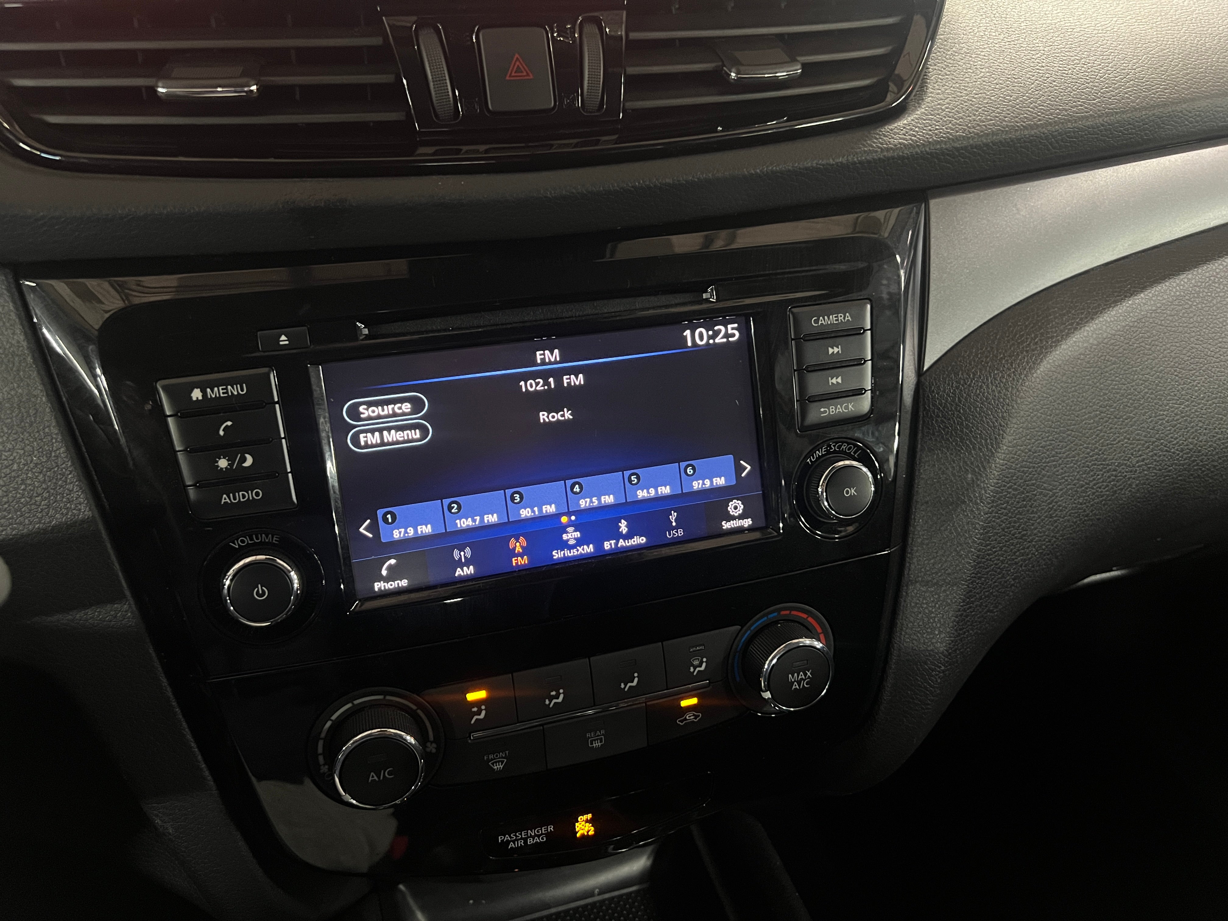 Thumbnail: 2021 Nissan Rogue Sport - 4