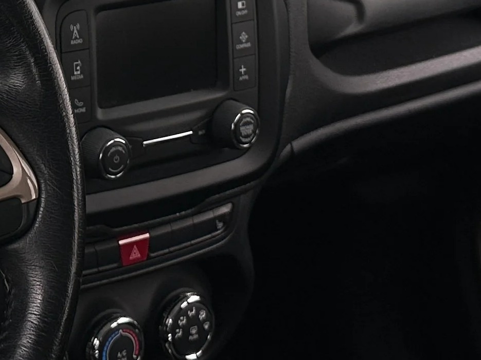 Thumbnail: 2017 Jeep Renegade - 4