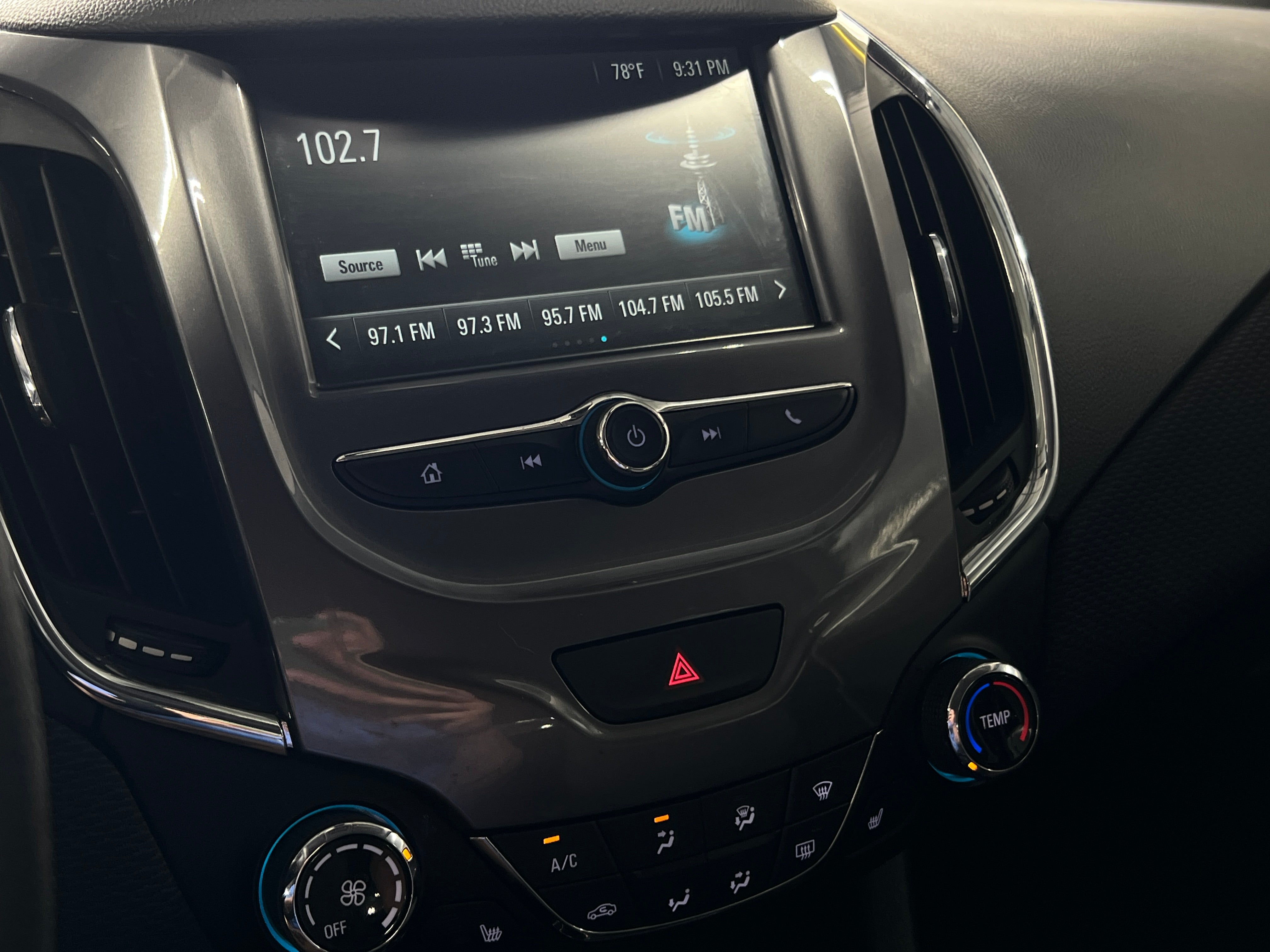 Thumbnail: 2017 Chevrolet Cruze - 4