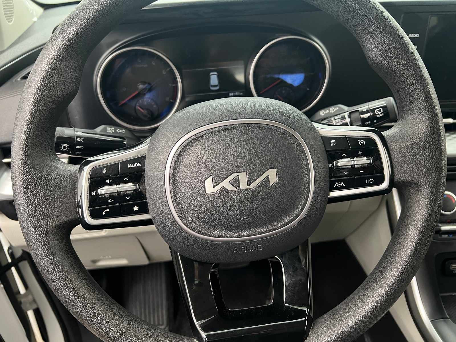 Thumbnail: 2022 Kia Carnival - 5