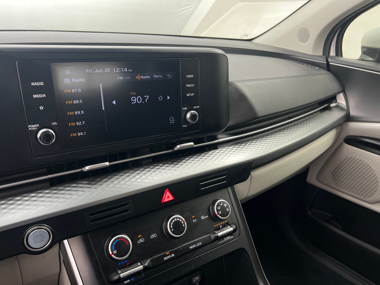 Thumbnail: 2022 Kia Carnival - 4