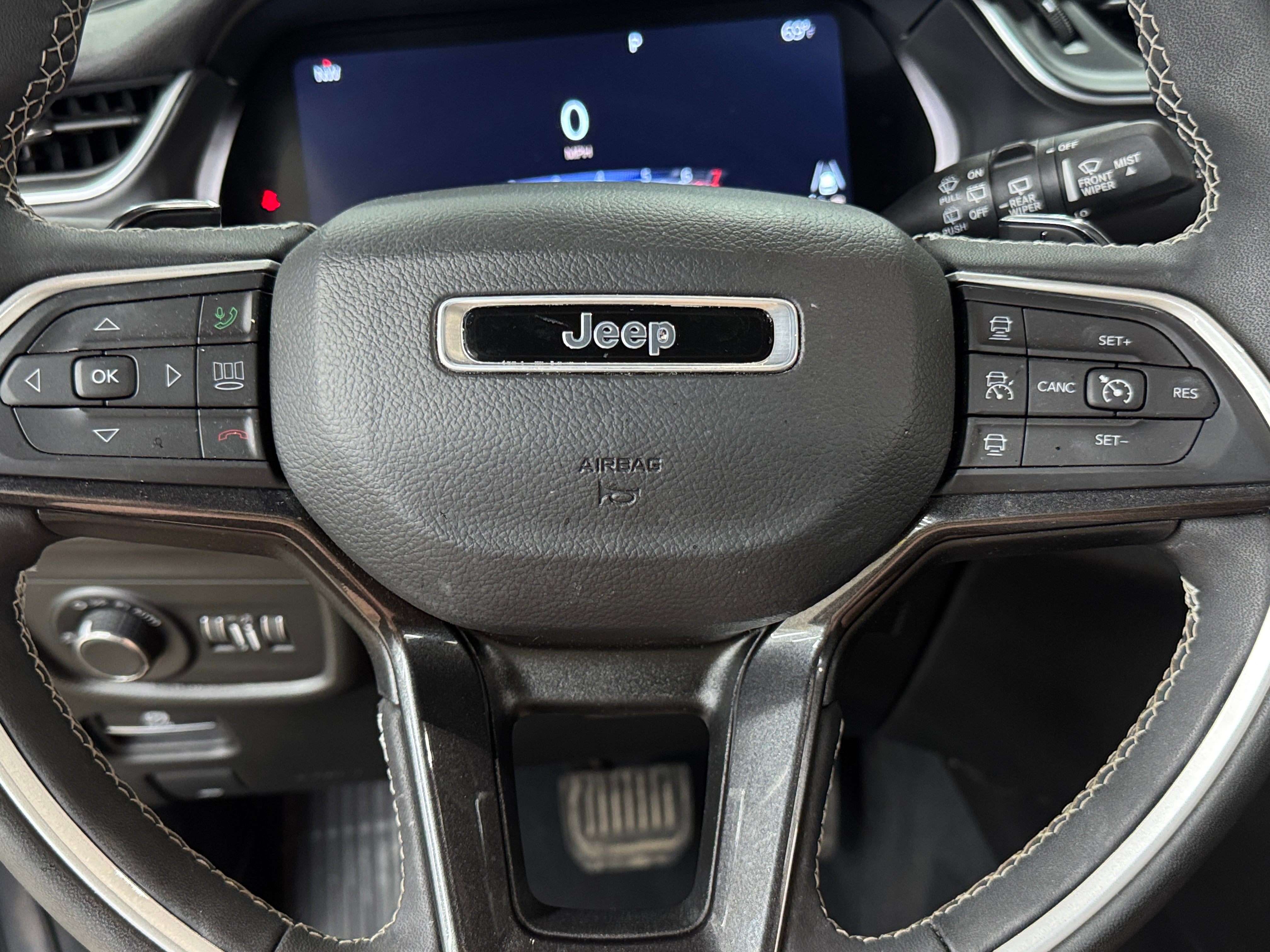 Thumbnail: 2023 Jeep Grand Cherokee L - 4