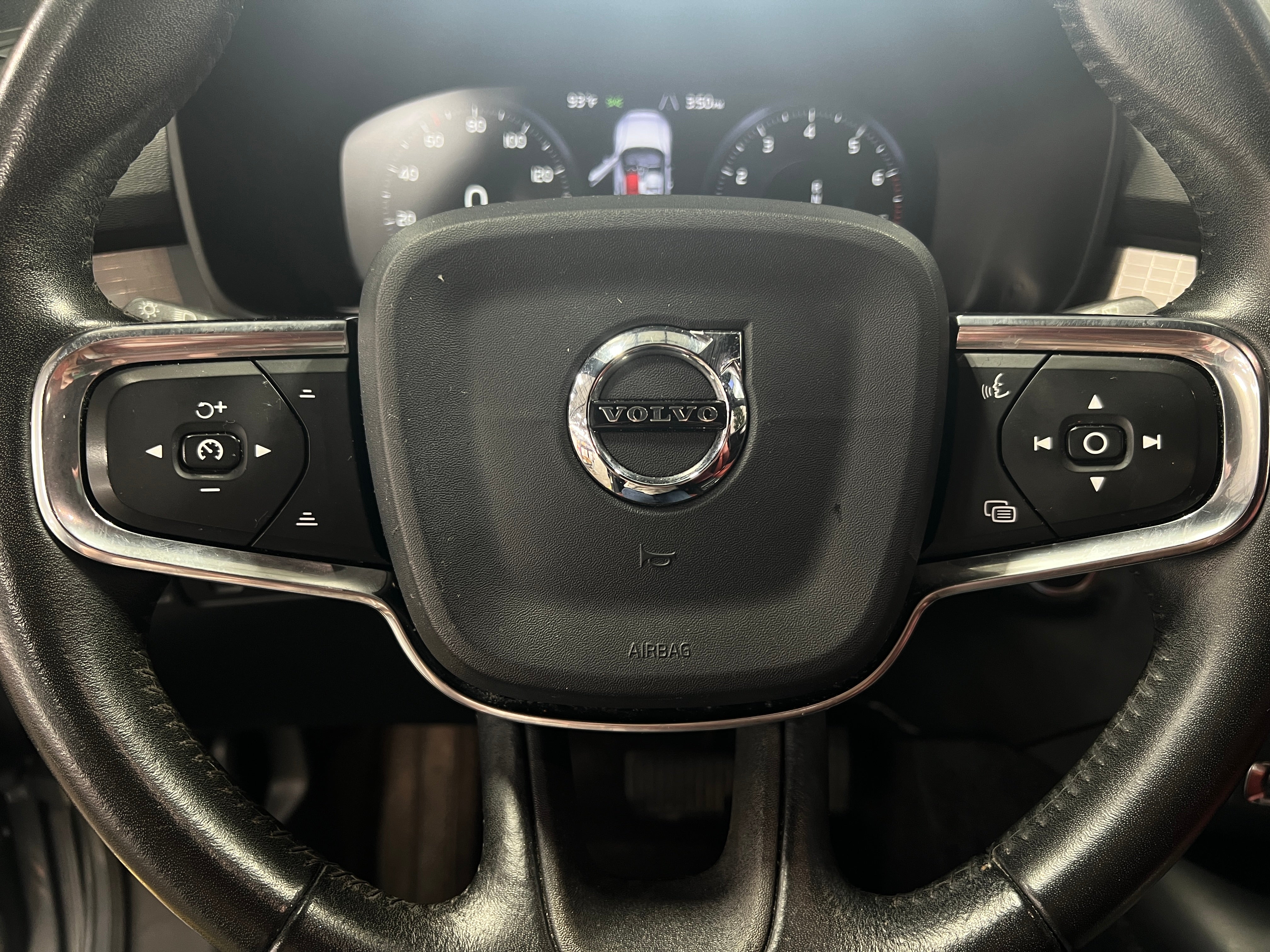 Thumbnail: 2019 Volvo XC40 - 4