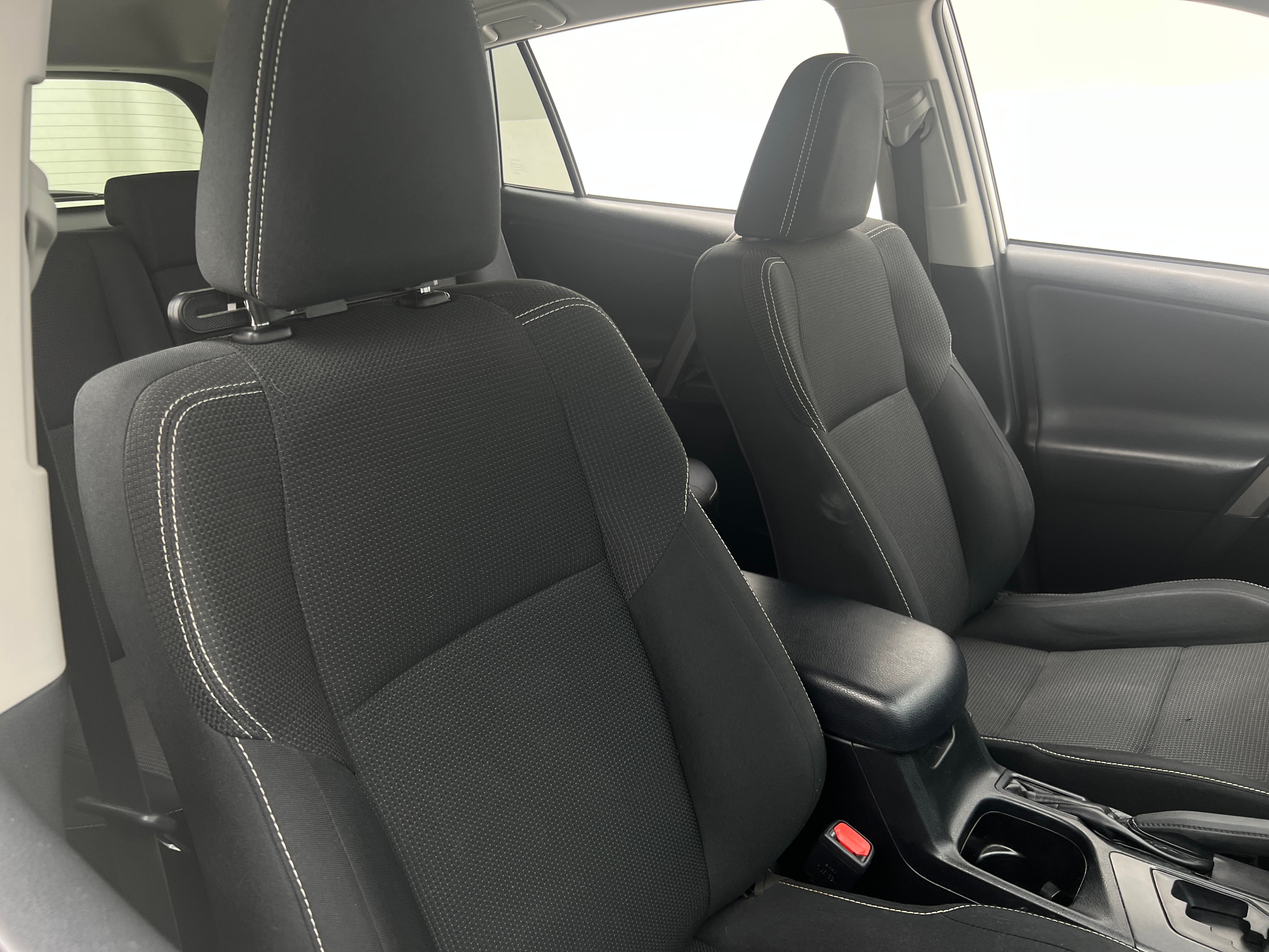 Thumbnail: 2018 Toyota RAV4 - 2