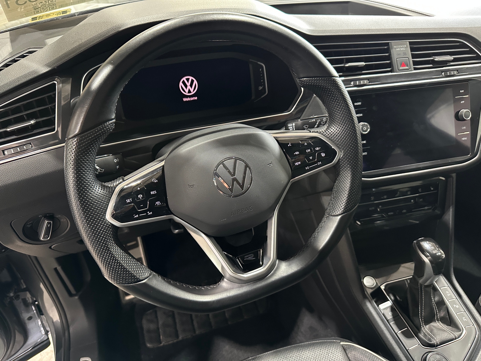 Thumbnail: 2022 Volkswagen Tiguan - 4