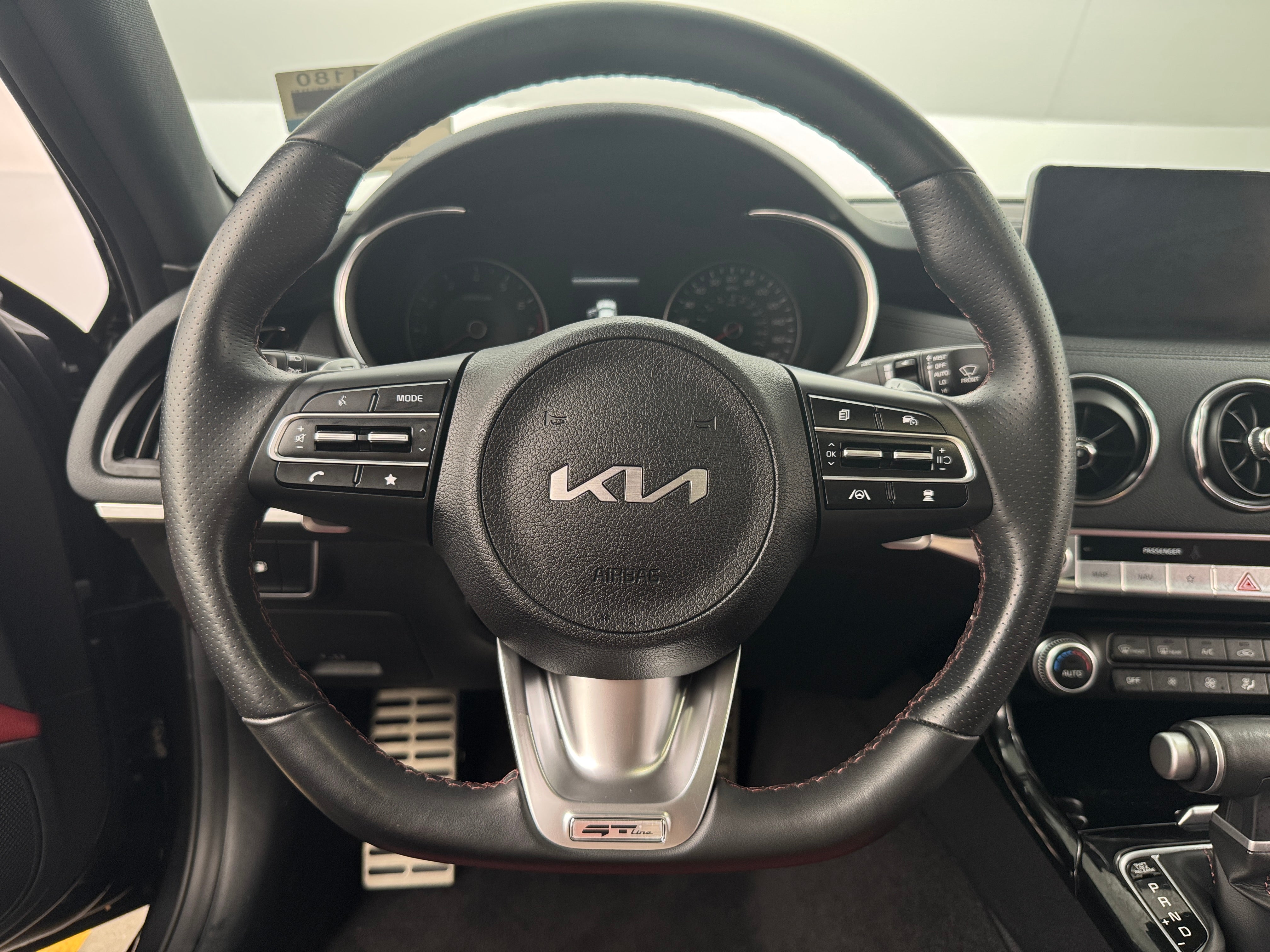 Thumbnail: 2023 Kia Stinger - 4