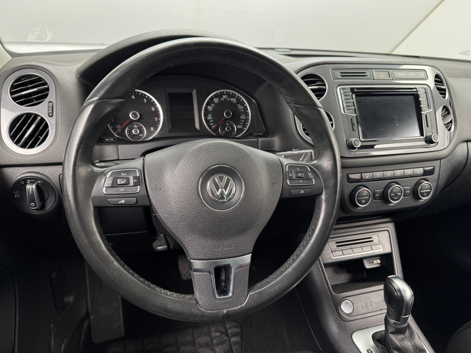 Thumbnail: 2017 Volkswagen Tiguan - 4