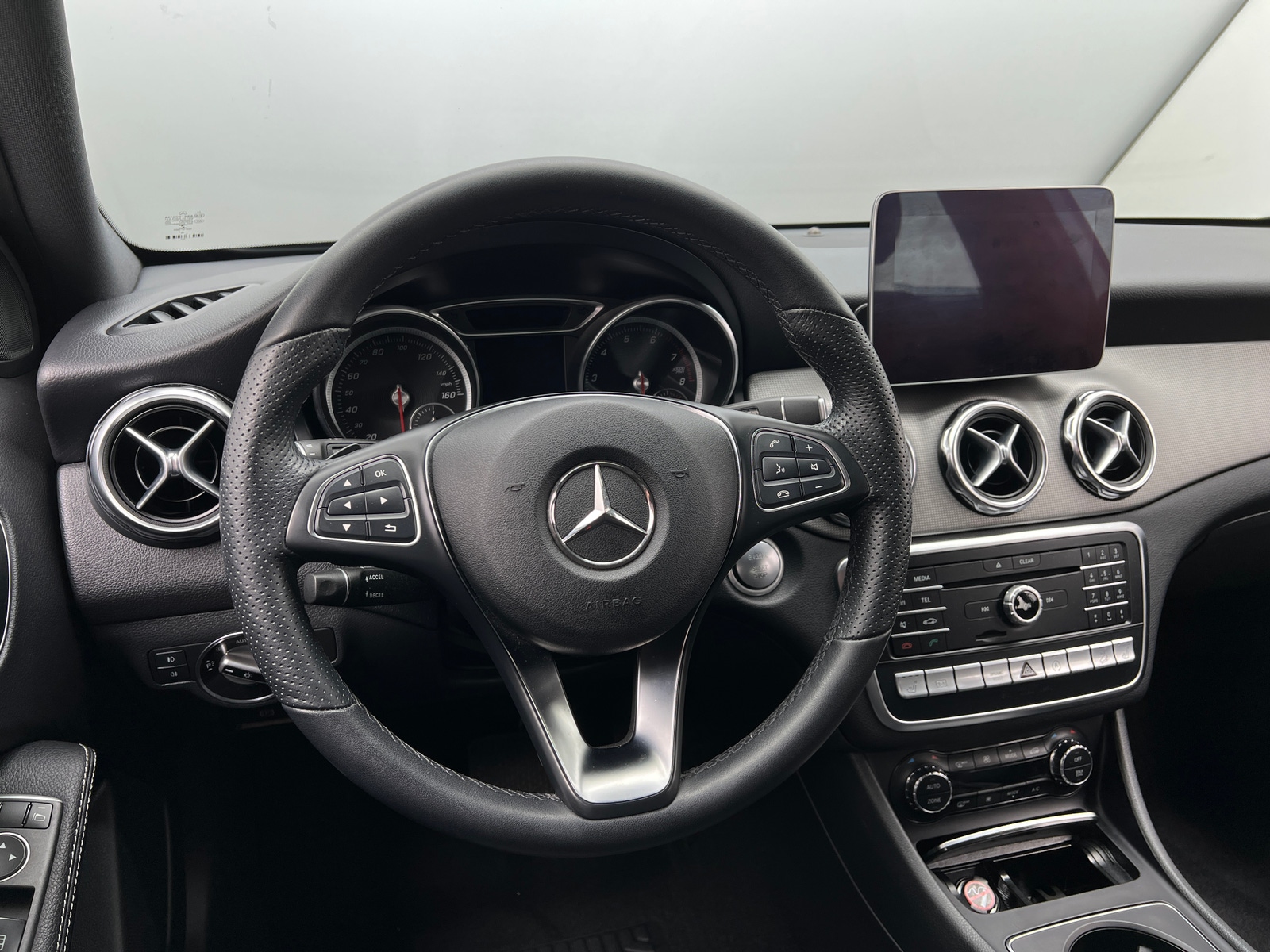 Thumbnail: 2019 Mercedes-Benz GLA - 4