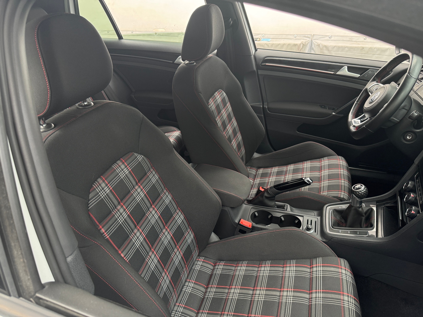 Thumbnail: 2016 Volkswagen Golf - 2