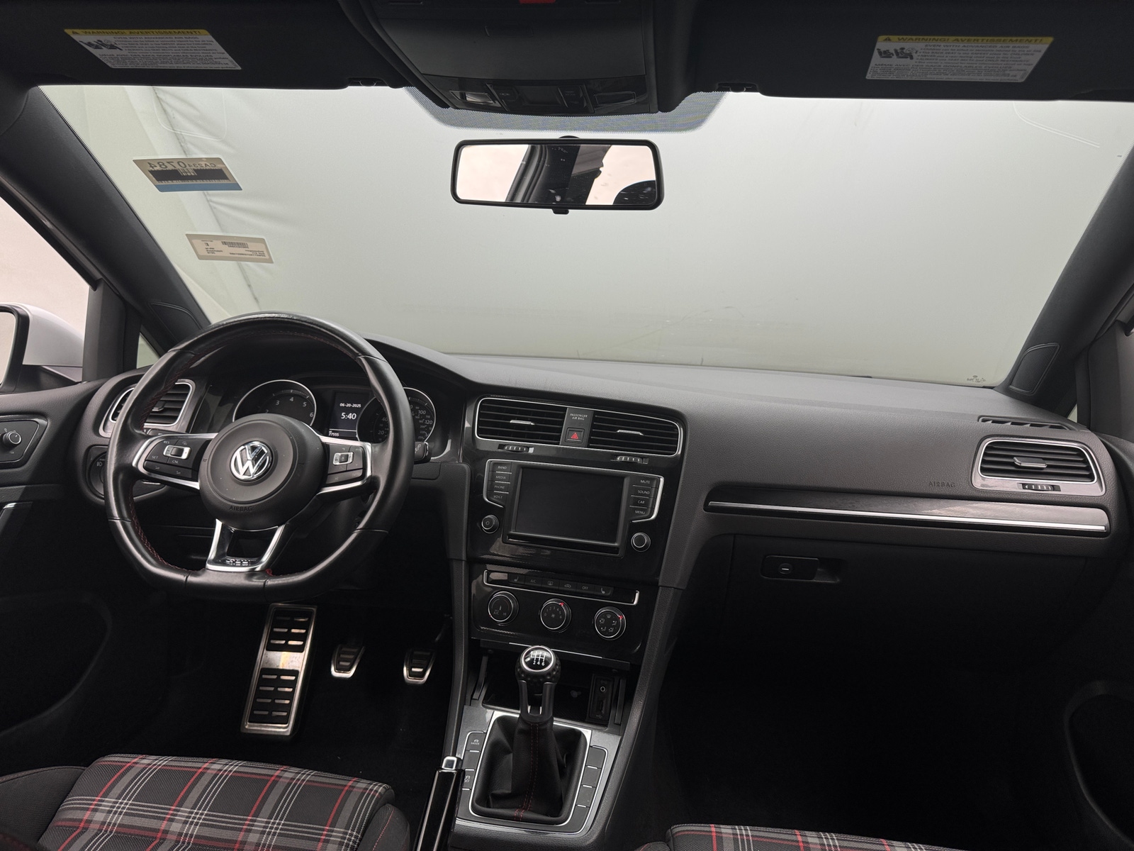 Thumbnail: 2016 Volkswagen Golf - 3