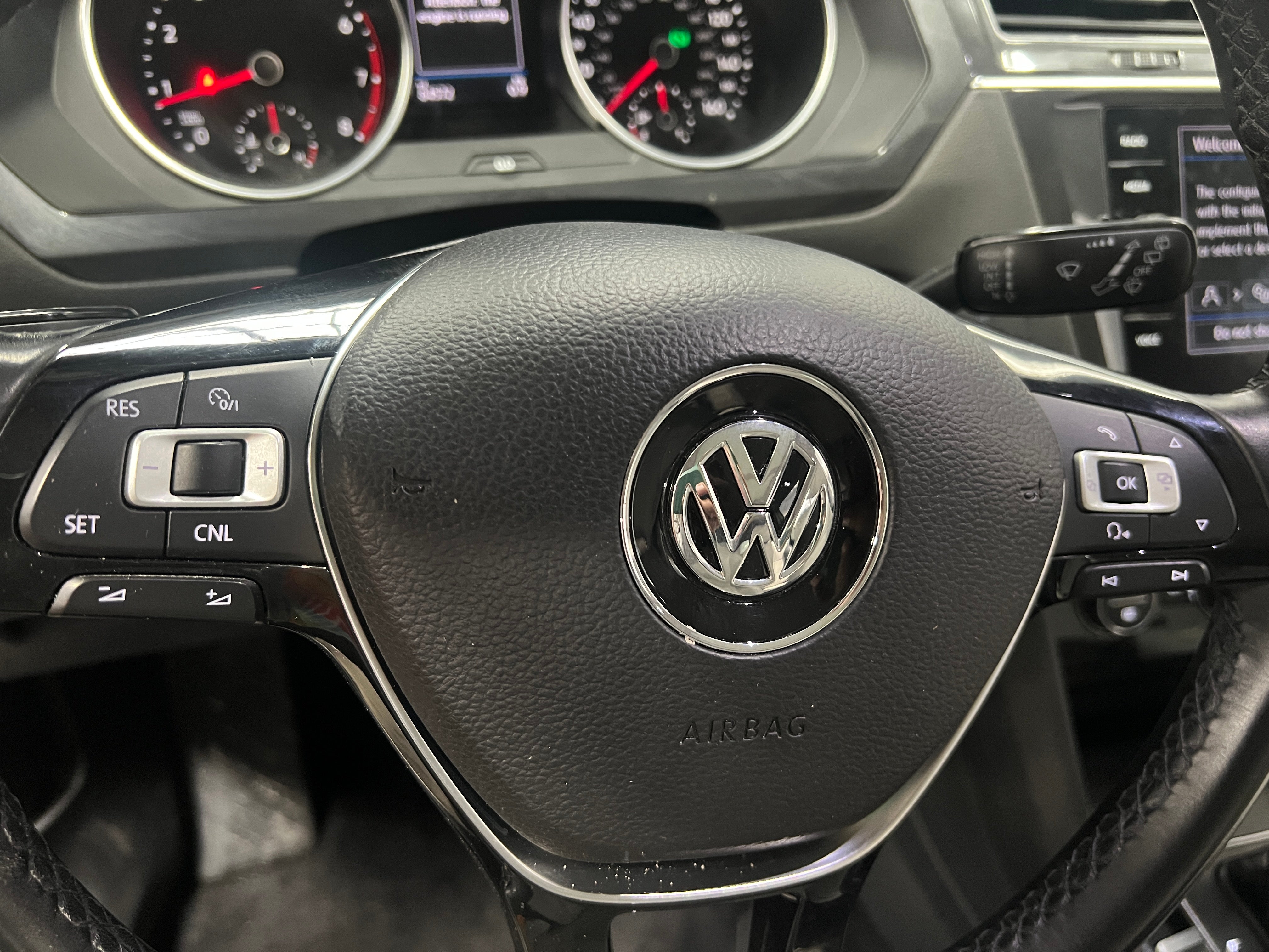 Thumbnail: 2018 Volkswagen Tiguan - 4