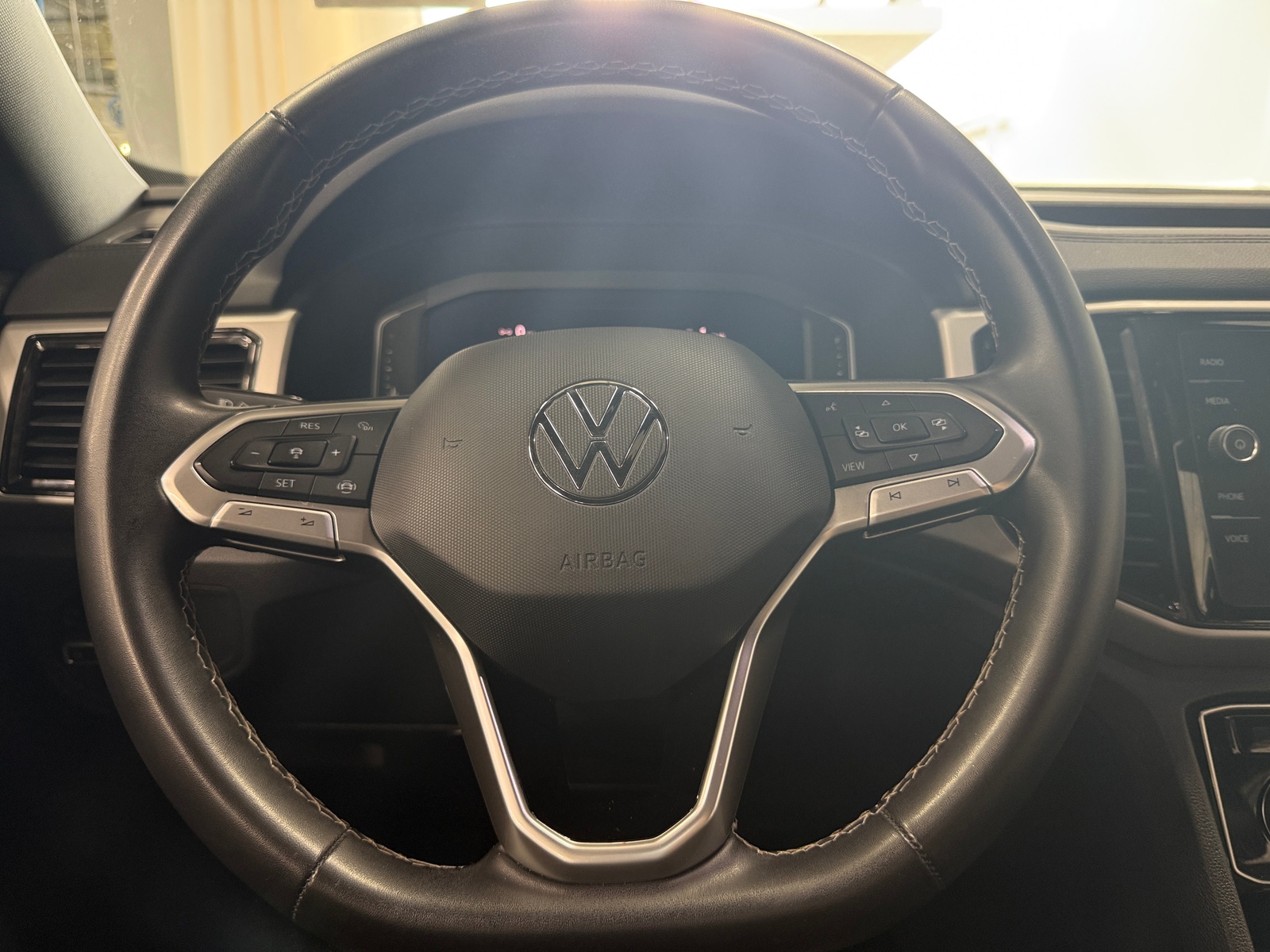 Thumbnail: 2022 Volkswagen Atlas - 4