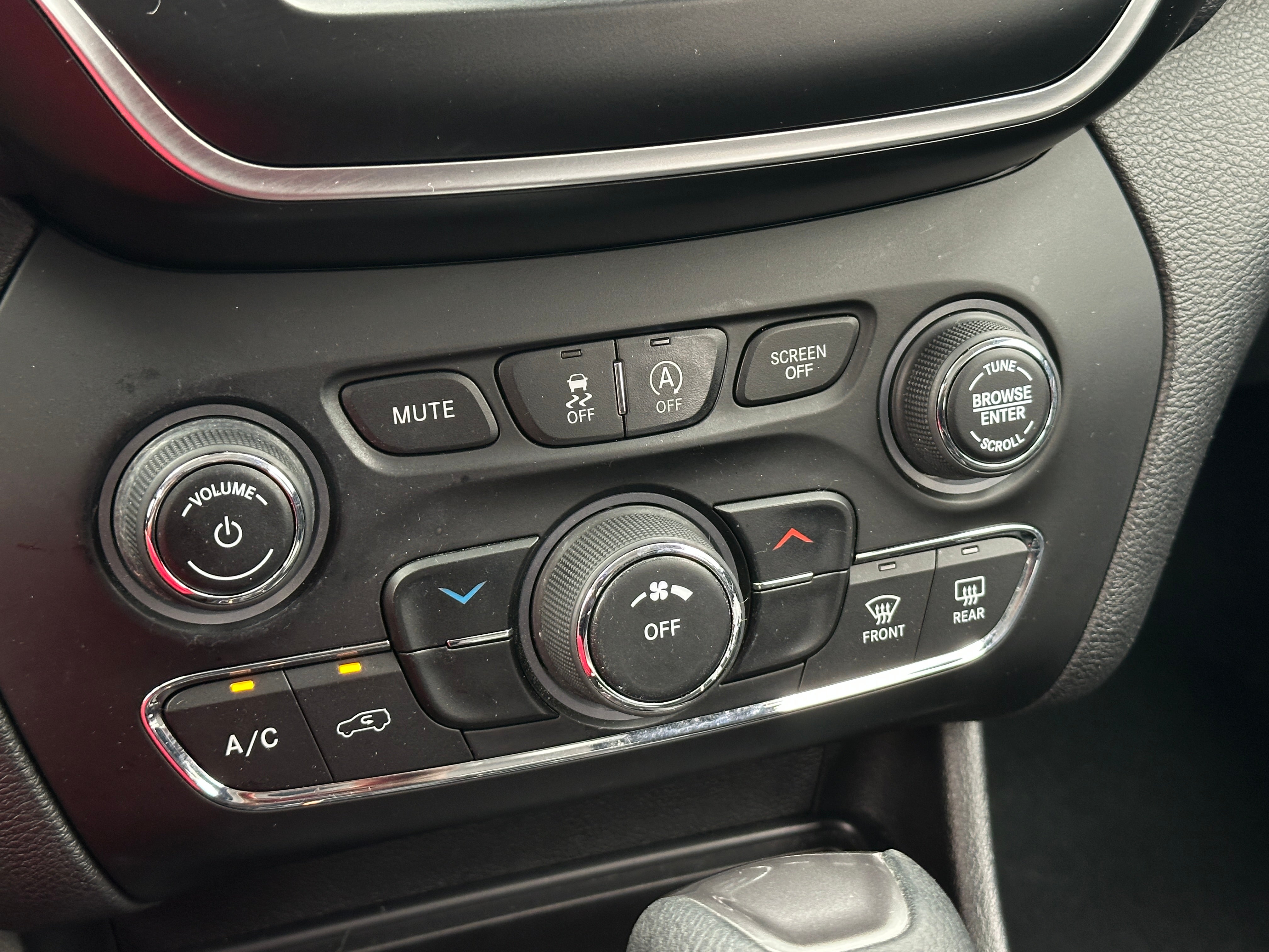 Thumbnail: 2019 Jeep Cherokee - 4
