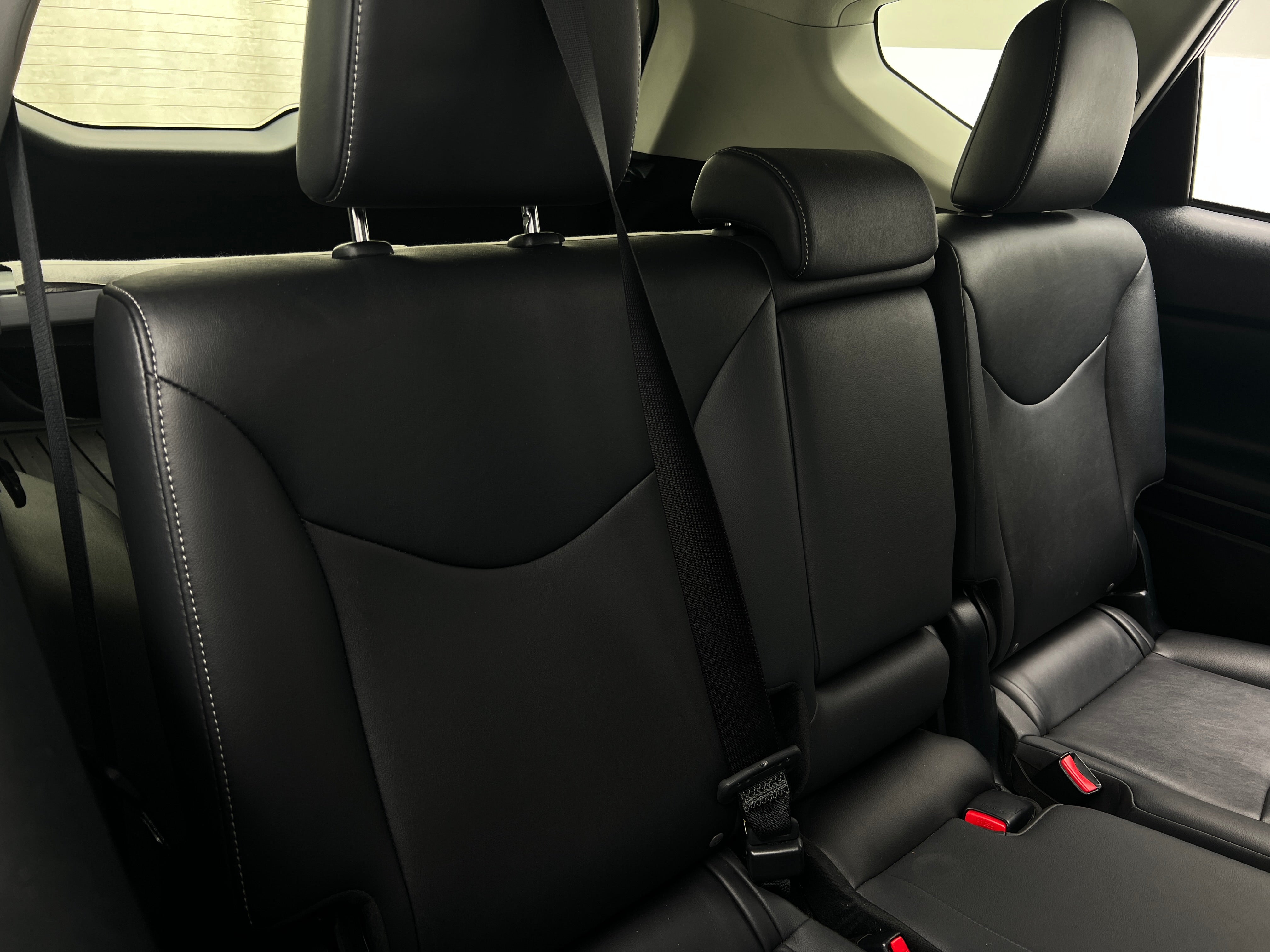 Thumbnail: 2016 Toyota Prius v - 5